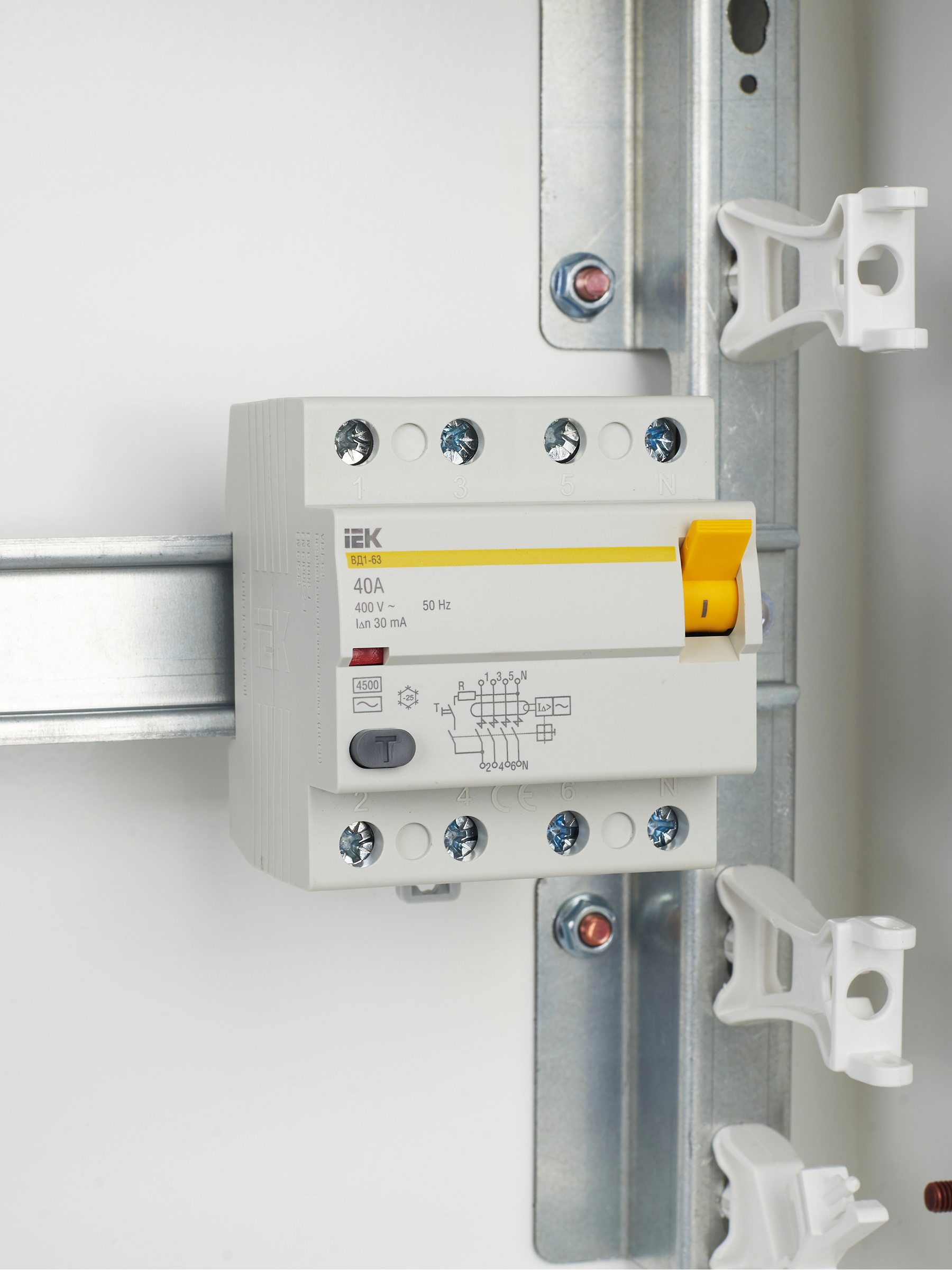 Выключатель дифференциальный (УЗО) ВД1-63 4Р 40А 30мА IEK