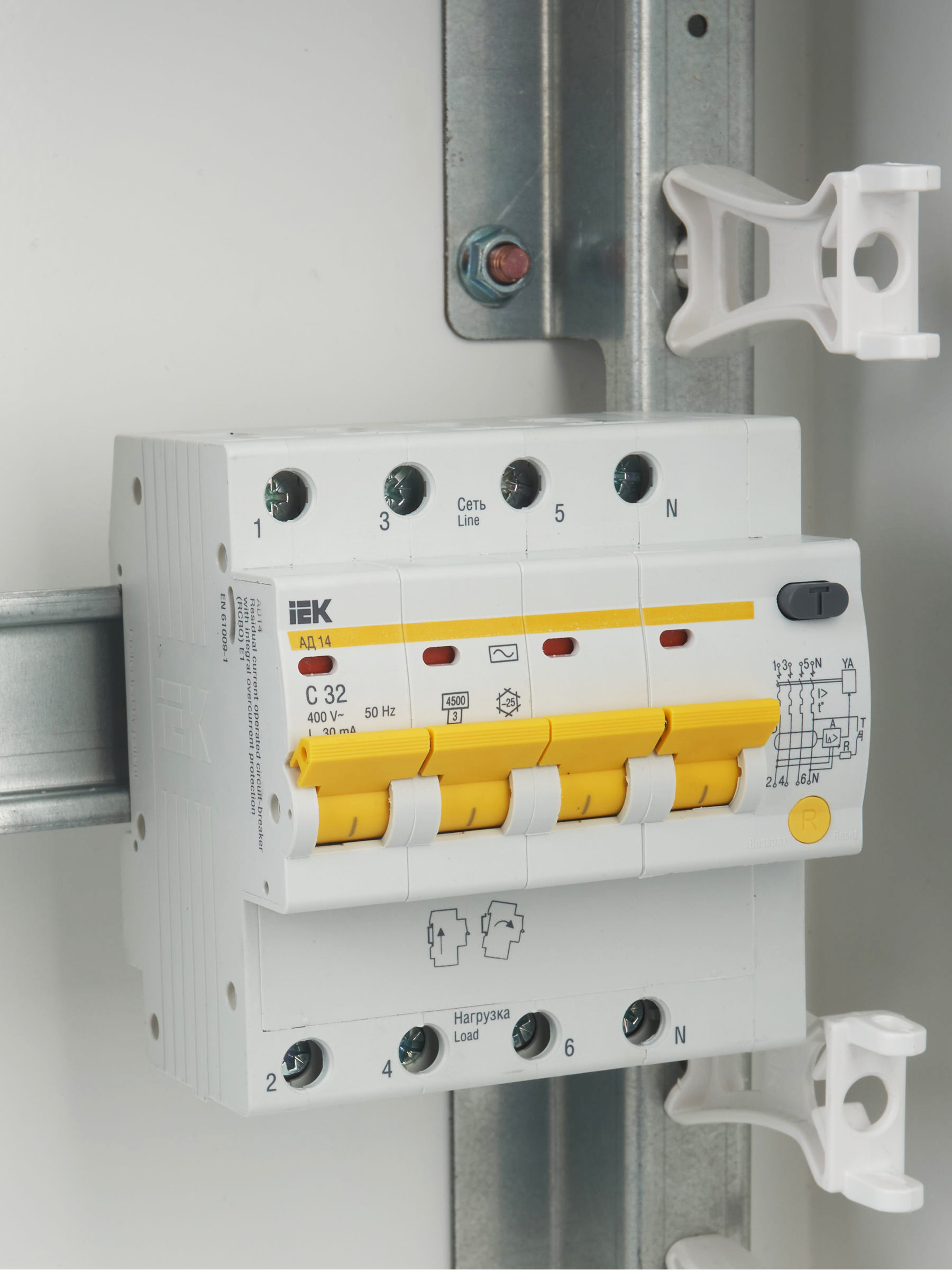 KARAT Дифференциальный автомат АД14 4P 32А 30мА тип AC IEK