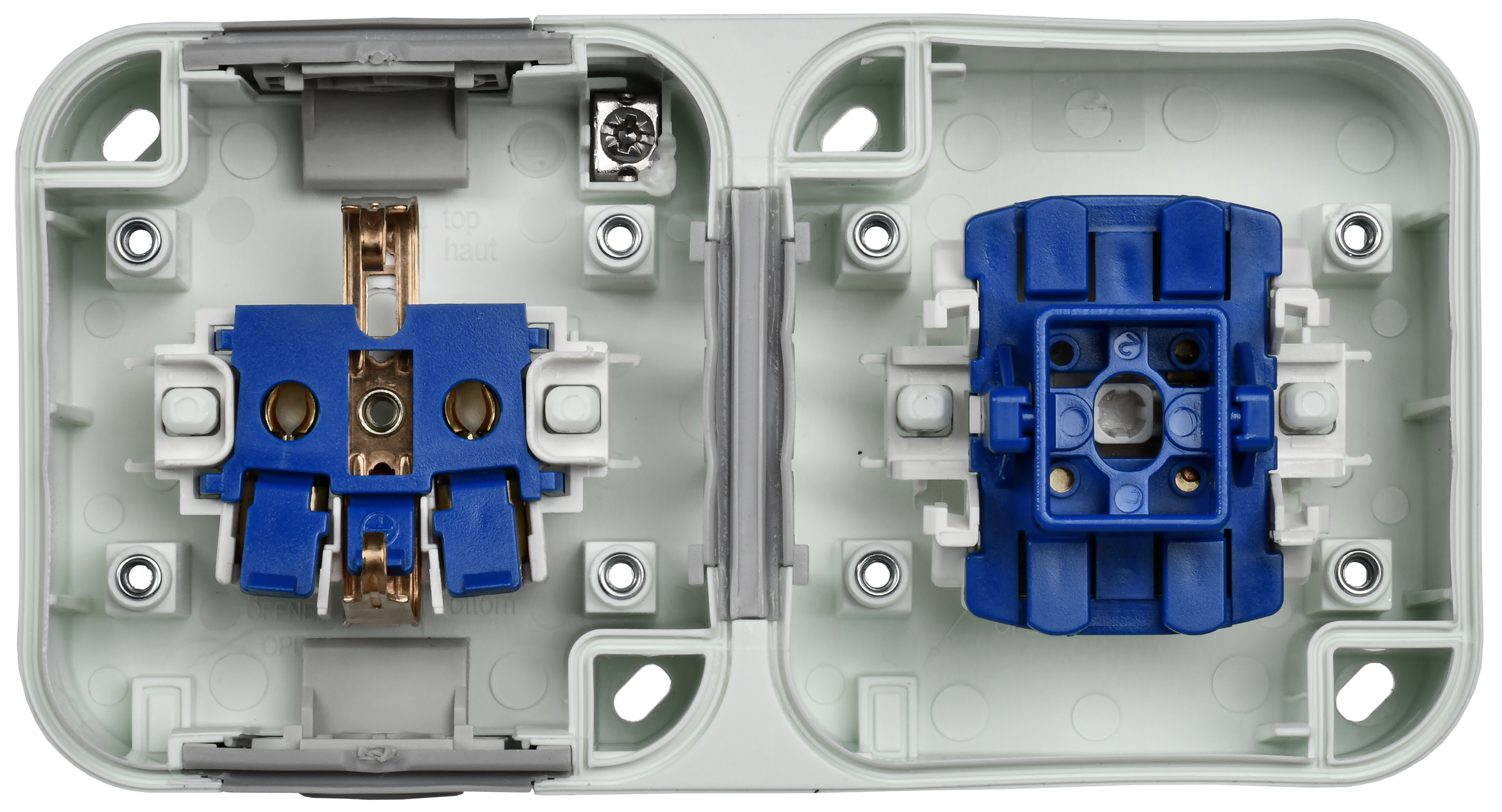 Механизм с самозажимными контактами обеспечивает надёжное и быстрое подключение.