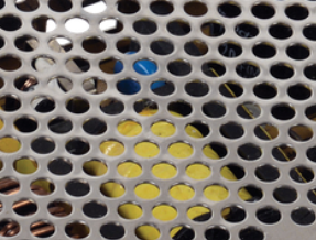 Конструкция включает гальваническую изоляцию и соответствует ГОСТ IEC 61347-2-13 (3750 V)