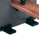 Два разных способа монтажа:
- на шину, при помощи специальной распорки, которая позволяет четко зафи