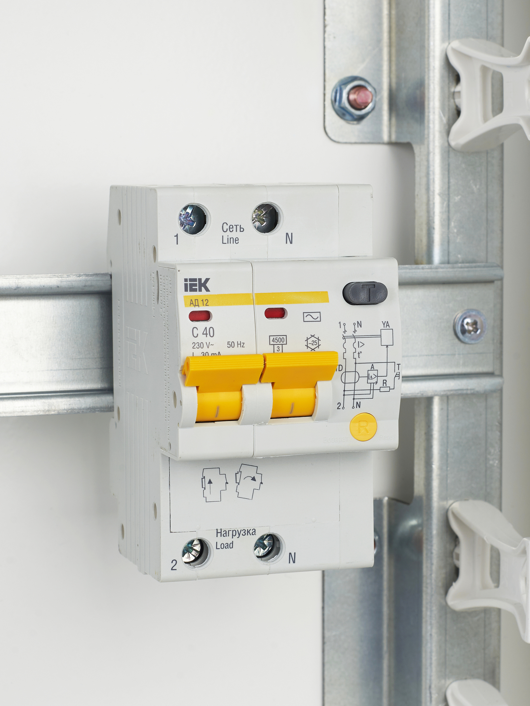 KARAT Дифференциальный автомат АД12 2P 40А 30мА тип AC IEK