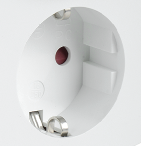 Защитные шторки предохраняют от загрязнения функциональную часть адаптера.