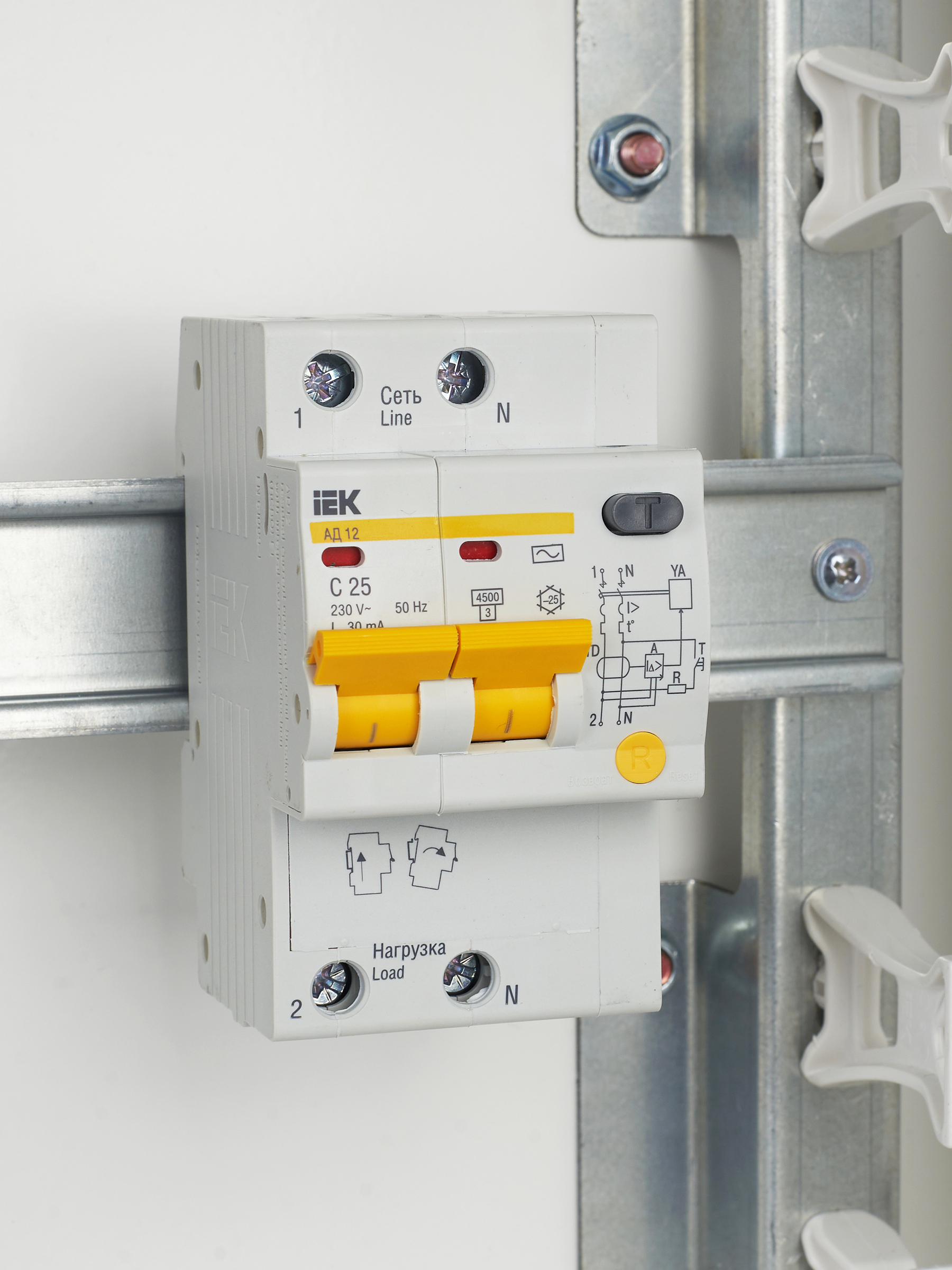 KARAT Дифференциальный автомат АД12 2P 25А 30мА тип AC IEK