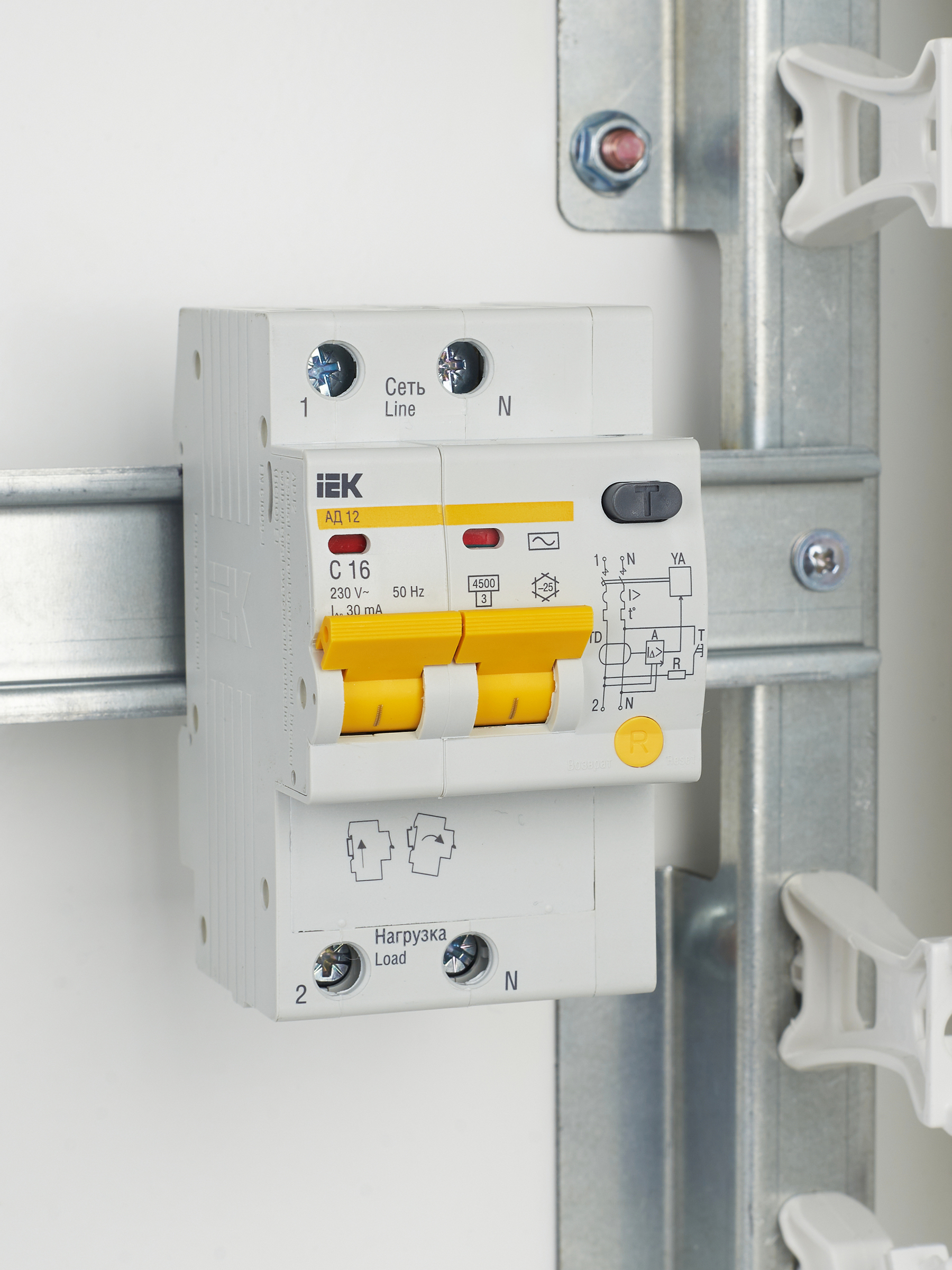 KARAT Дифференциальный автомат АД12 2P 16А 30мА тип AC IEK