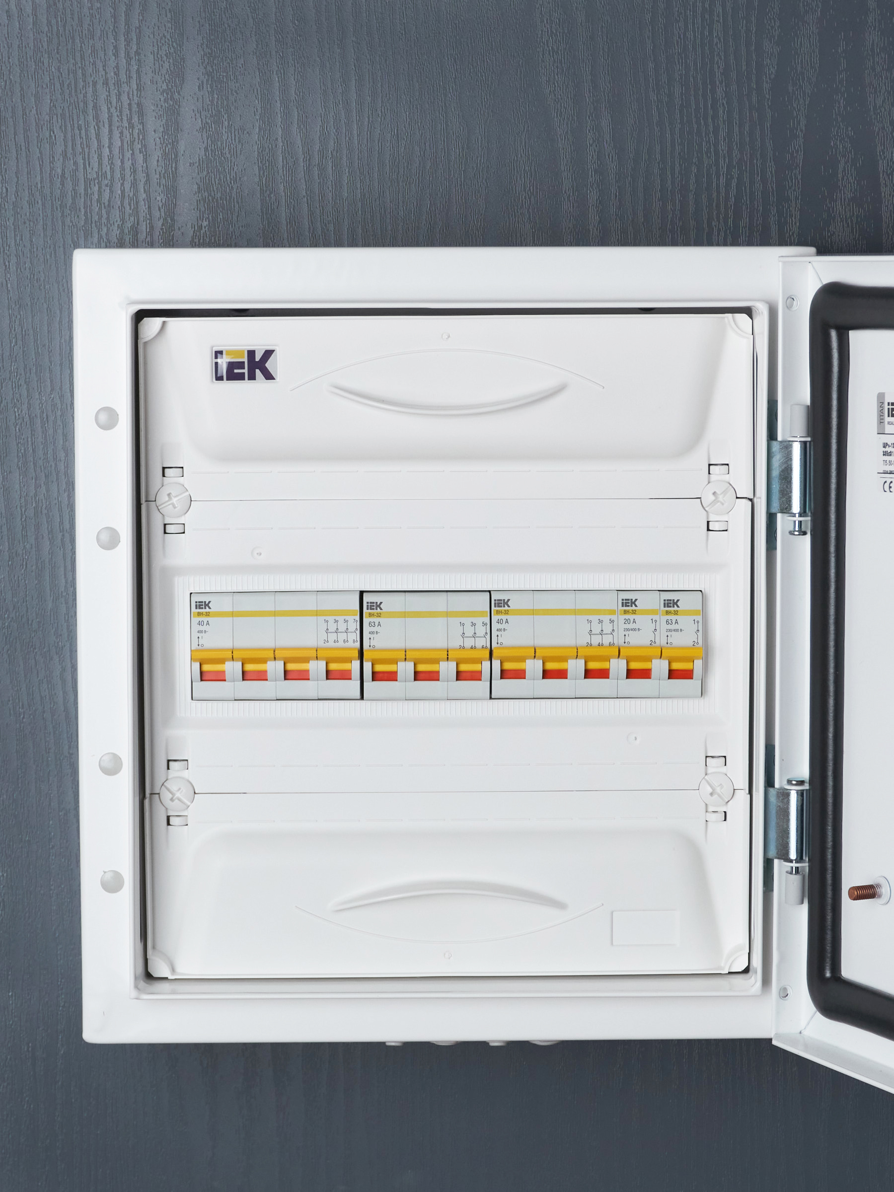 KARAT Выключатель нагрузки (мини-рубильник) ВН-32 3P 40А IEK