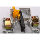 Полное соответствие стандарту: положение рукоятки вкл/выкл соответствует состоянию контактов.