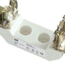 Основание держателя (изолятор) выполнено из армированной термореактивной пластмассы, стойкой к корро