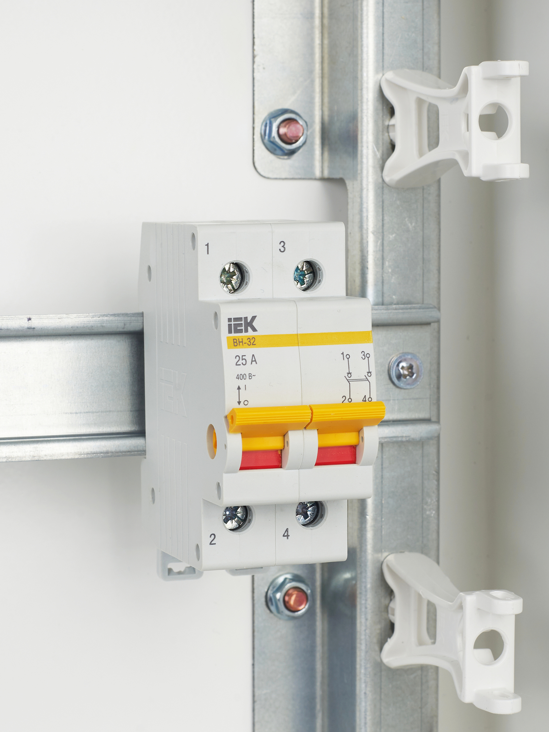 KARAT Выключатель нагрузки (мини-рубильник) ВН-32 2P 25А IEK