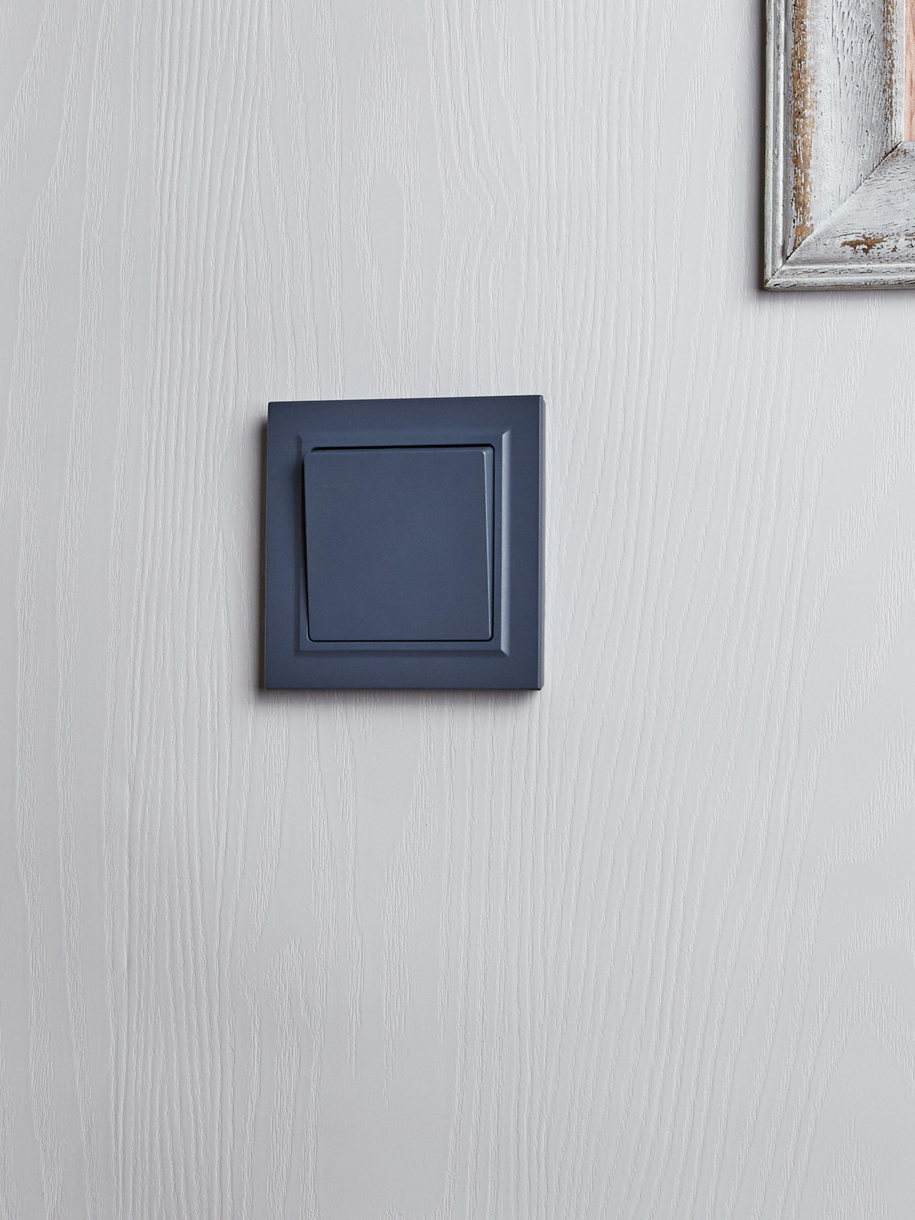 BRITE Выключатель 1-клавишный самовозвратный 10А ВС10-1-4-БрМ маренго IEK