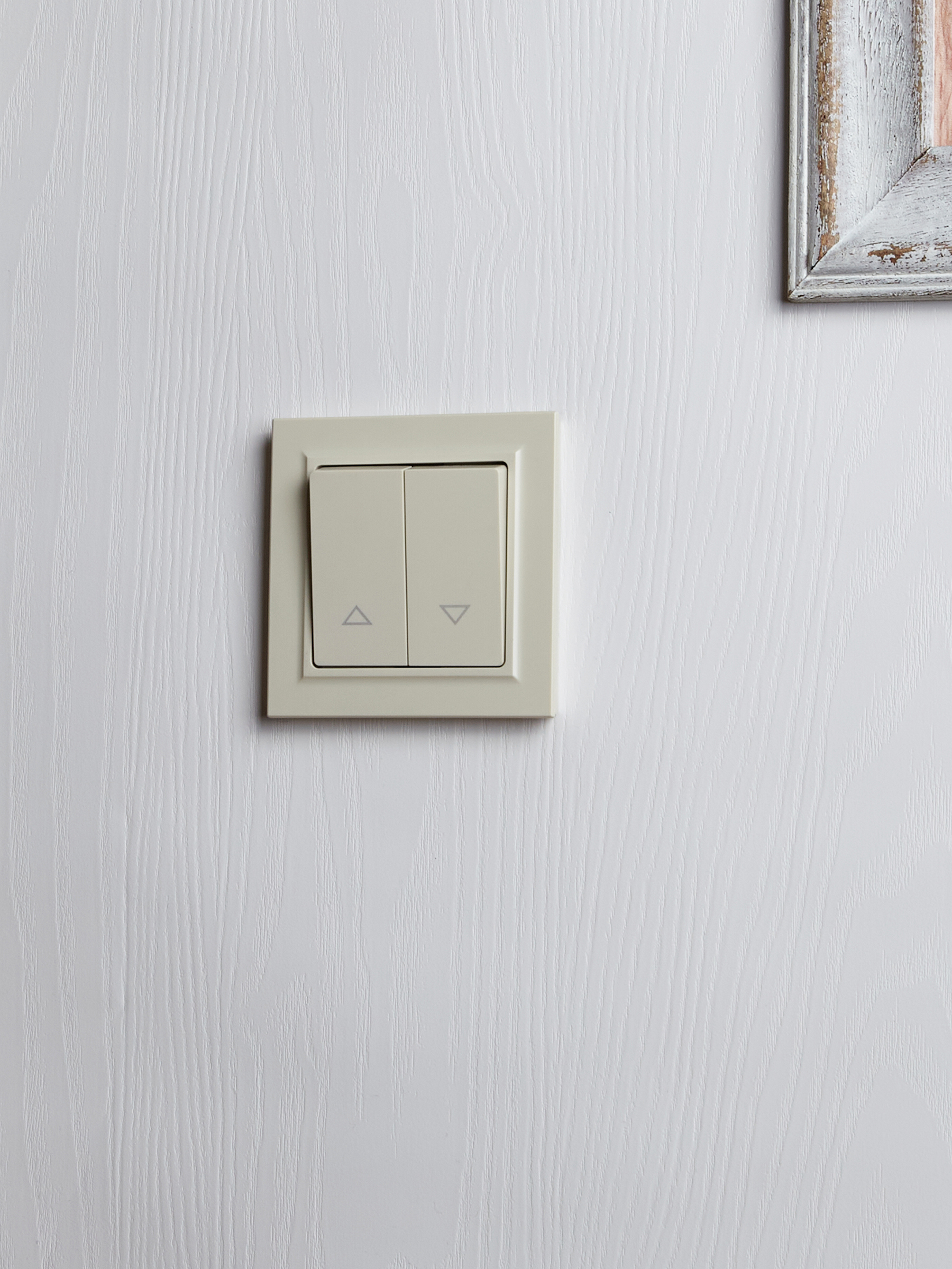 BRITE Выключатель жалюзи 10А ВС10-1-5-БрКр бежевый IEK