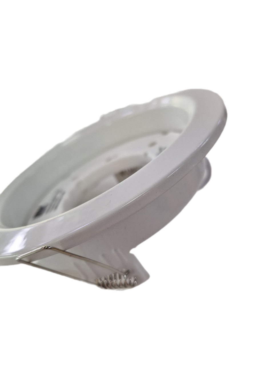 Тонкий корпус для невысоких потолков