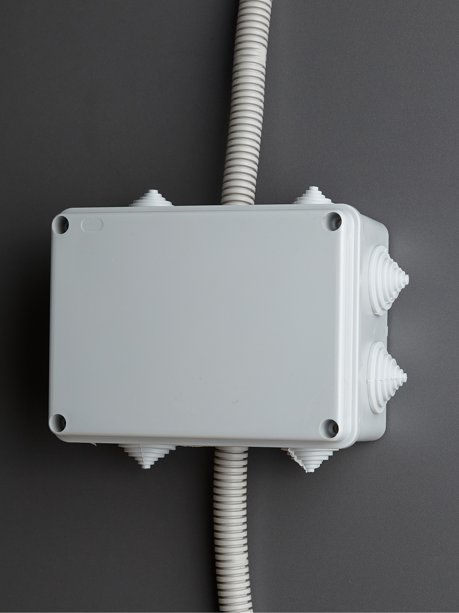 Коробка распаячная КМ41242 для открытой проводки безгалогенная (HF) 150х110х70мм IP55 10 гермовводов серая IEK