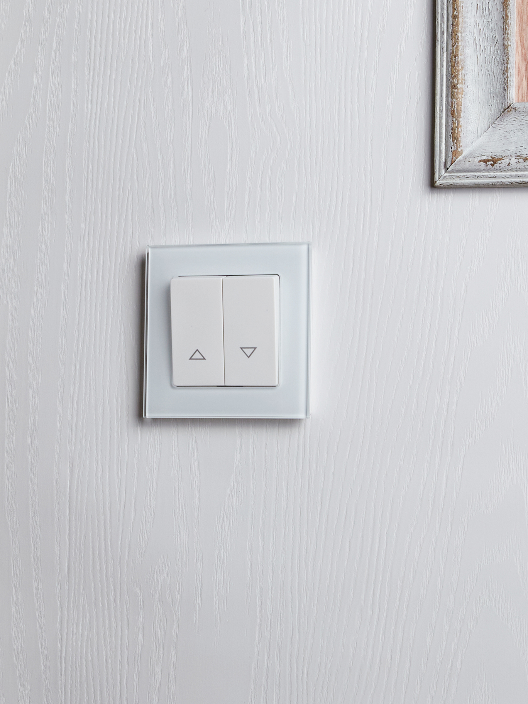 BRITE Выключатель жалюзи 10А ВС10-1-5-БрБ белый IEK