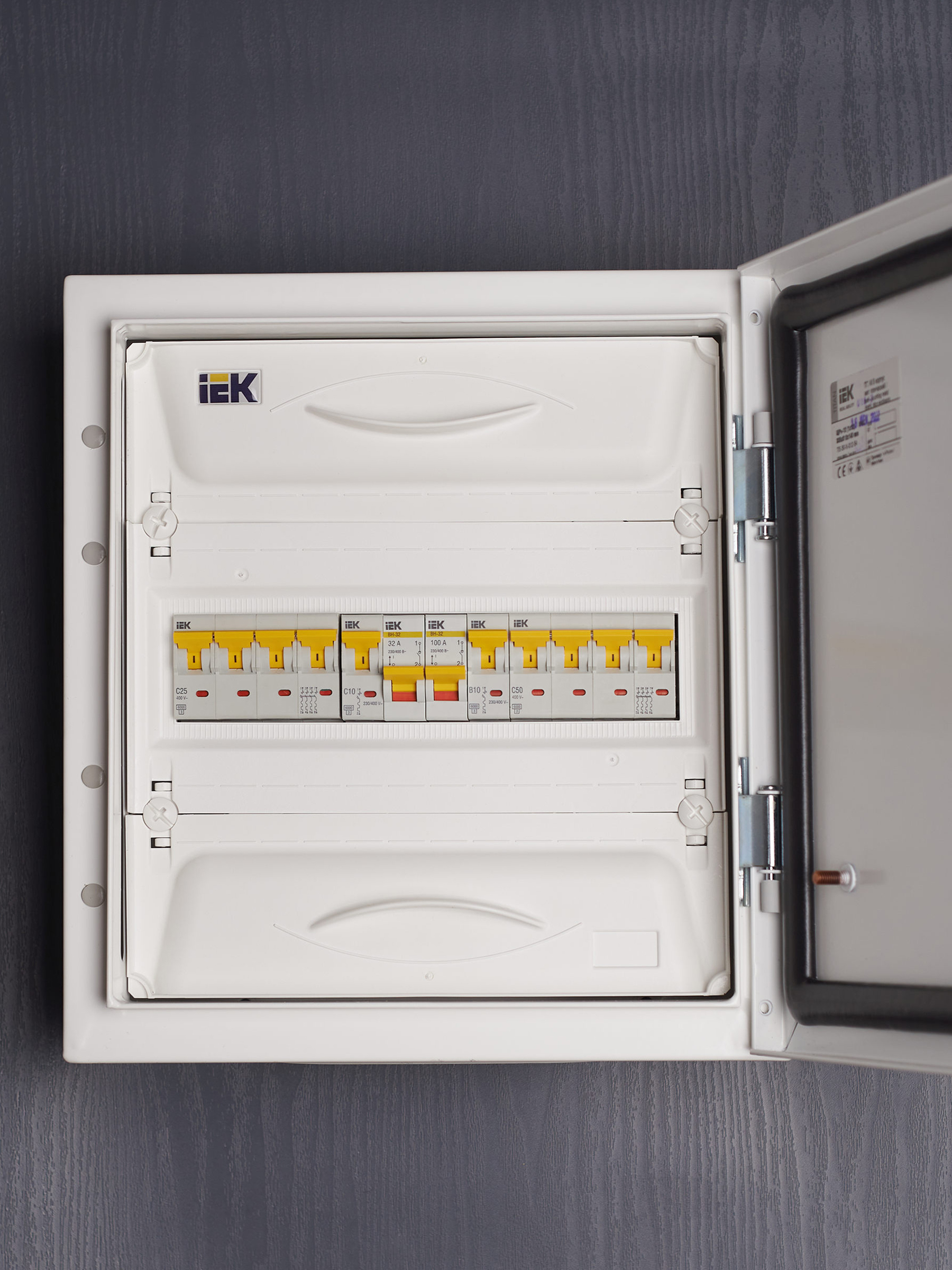 KARAT Выключатель нагрузки (мини-рубильник) ВН-32 1P 100А IEK