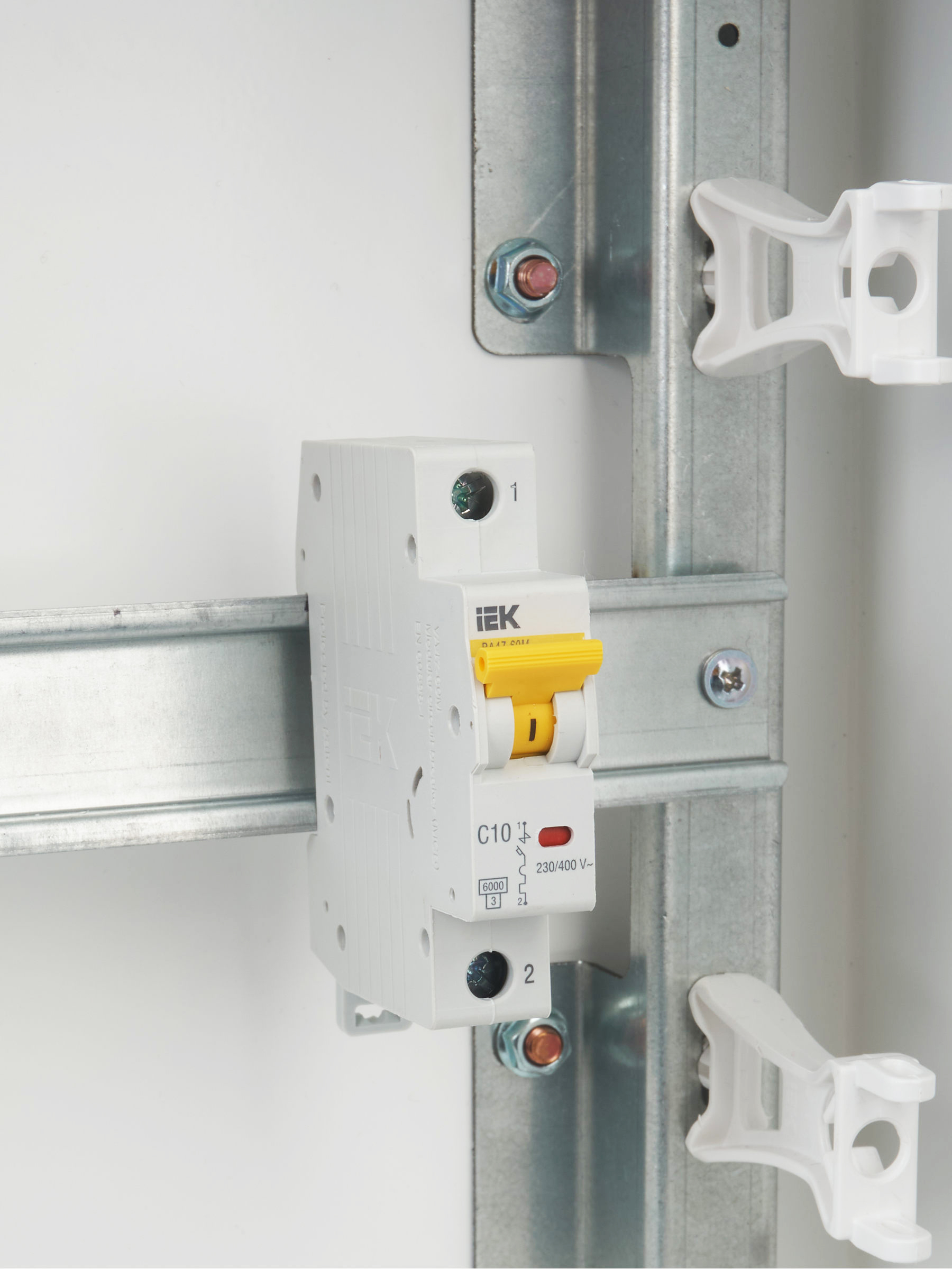 KARAT Автоматический выключатель ВА47-60M 1P C 10А 6кА IEK