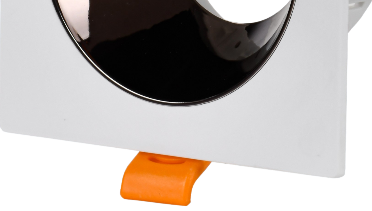 Выскокачественный пластик сохраняет цвет и форму