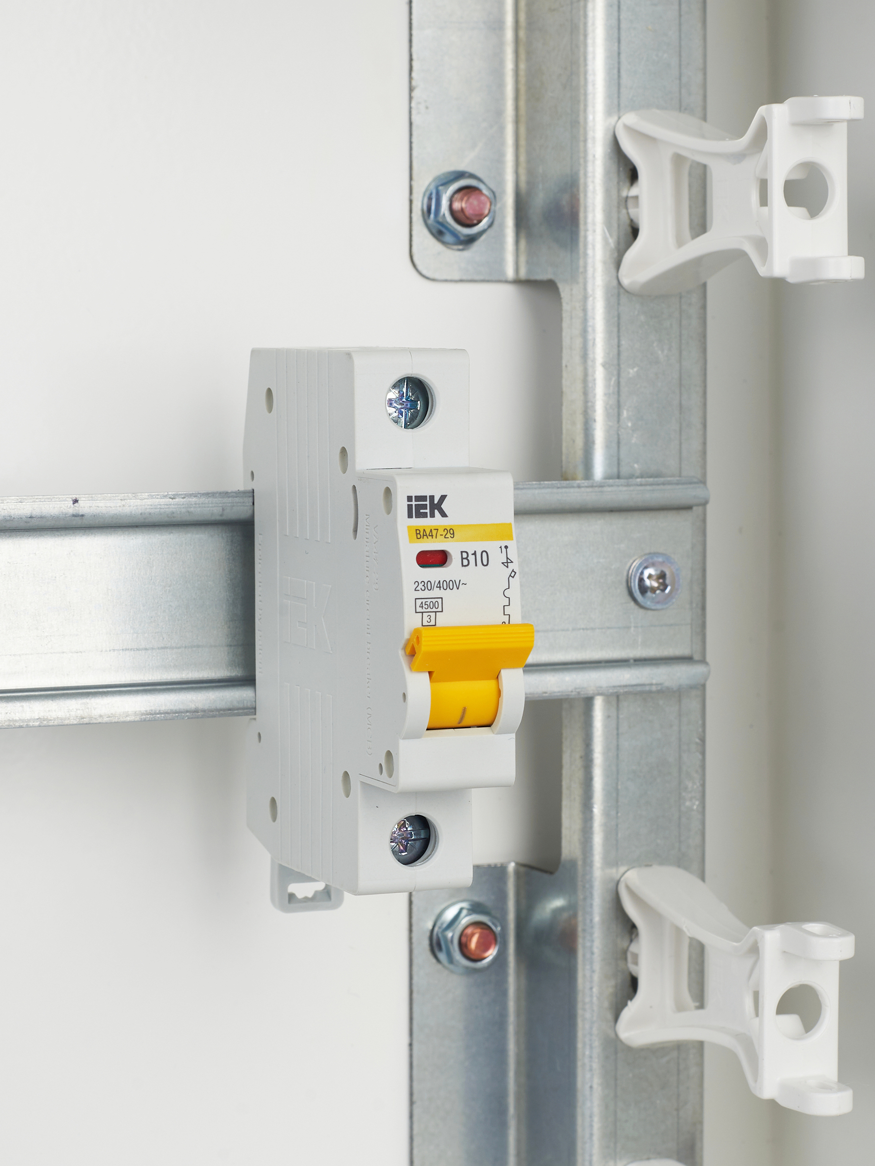 KARAT Автоматический выключатель ВА47-29 1P B 10А 4,5кА IEK