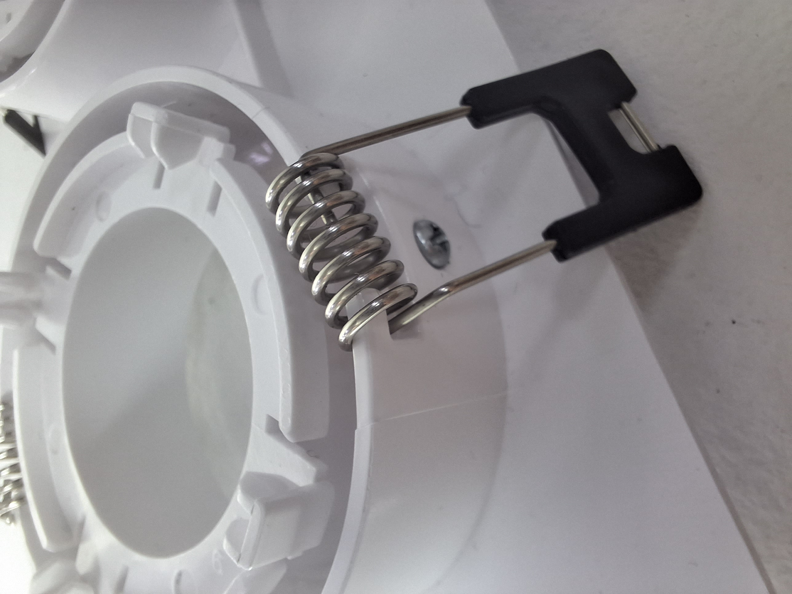 Крепёжные "ушки" обеспечивают плотную посадку