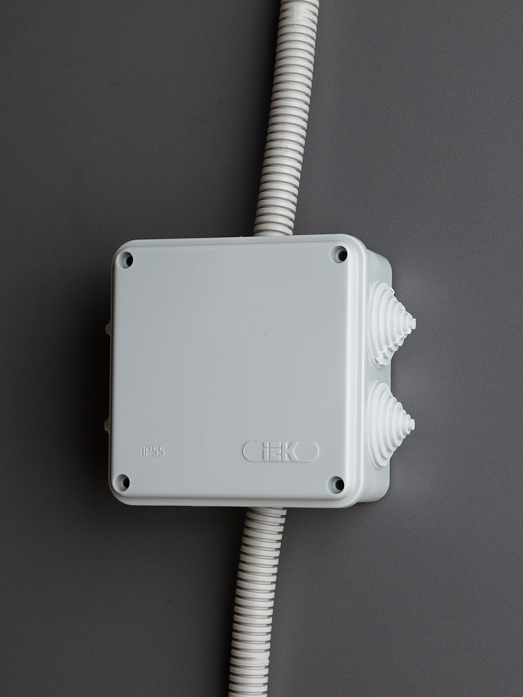 Коробка распаячная КМ41234 для открытой проводки безгалогенная (HF) 100х100х50мм IP55 6 гермовводов серая IEK