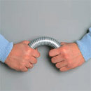 Благодаря своей конструкции, металлорукав выдерживает высокие нагрузки на разрыв и сильные перегибы.