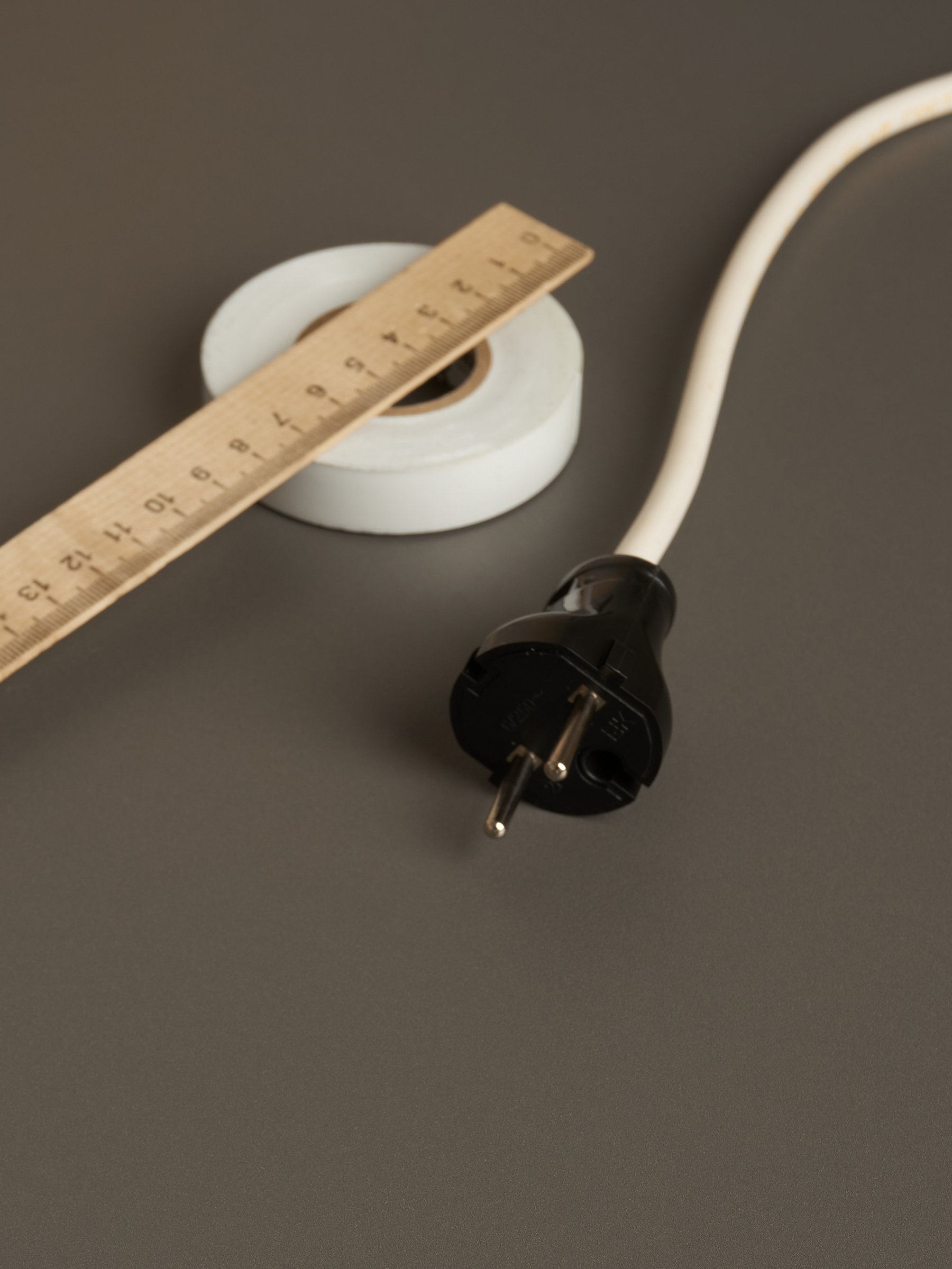 Вилка разборная прямая ВПп20-02-Ст без заземляющего контакта 6А черная IEK