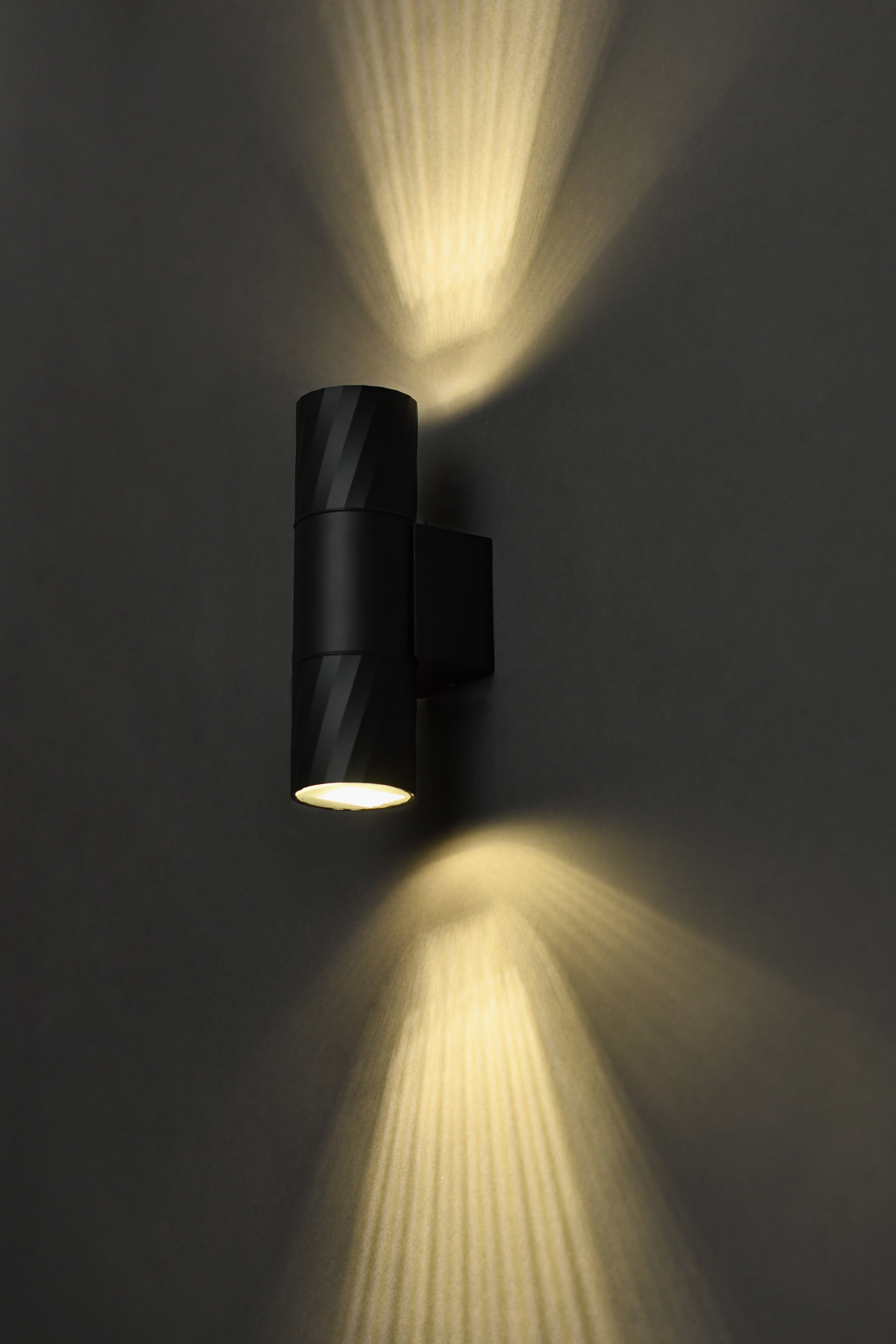 Светильник уличный 5221 настенный под лампу 2хGU10 IP65 черный IEK