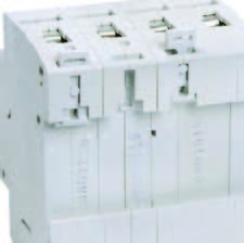 Защелка на DIN-рейку с двойным фиксированным положением для удобства выполнения монтажных работ.