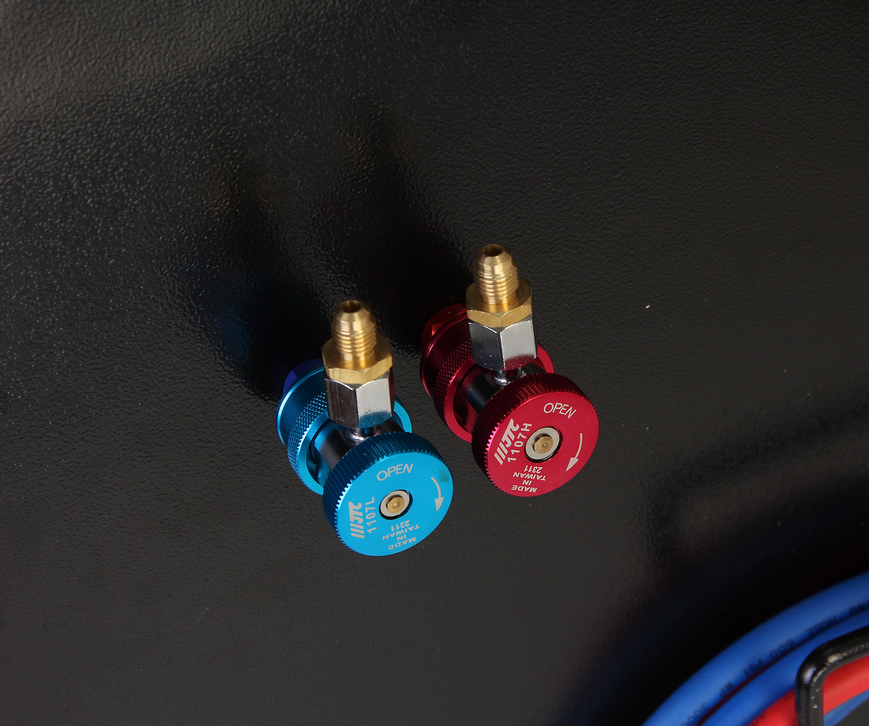 Установка для заправки автомобильных кондиционеров JTC