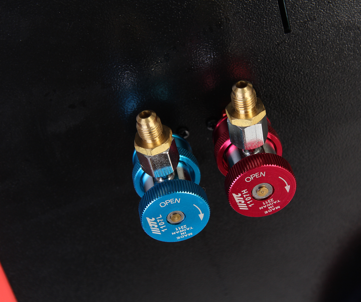 Установка для заправки автомобильных кондиционеров JTC