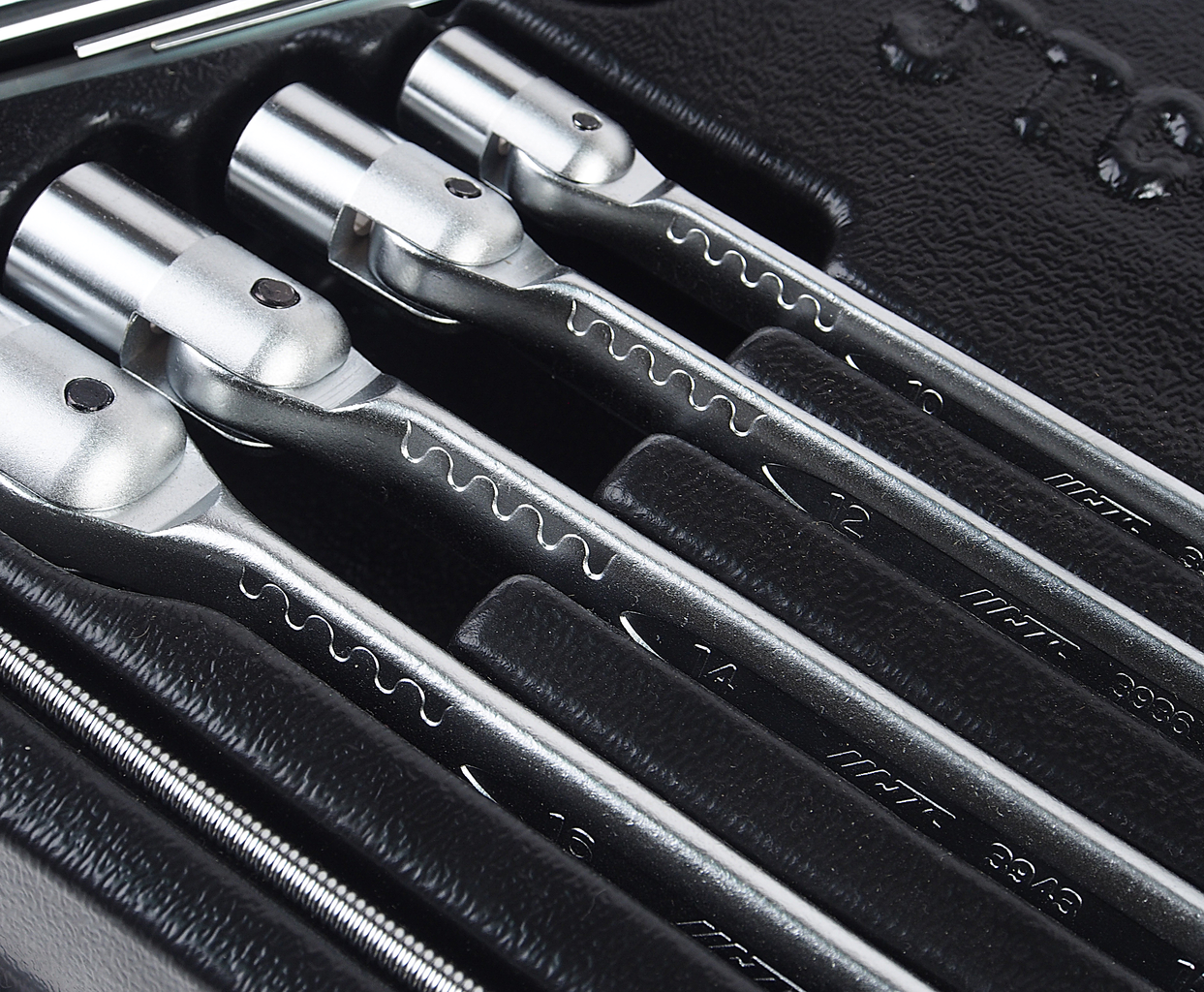 Набор инструментов для тележки инструментальной JTC-5640 (2-я секция) 45 предметов JTC