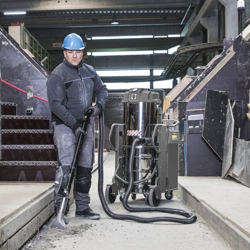 Промышленный пылесос IVS 100/55 M Karcher 1.573-722.0 с базовым комплектом принадлежностей