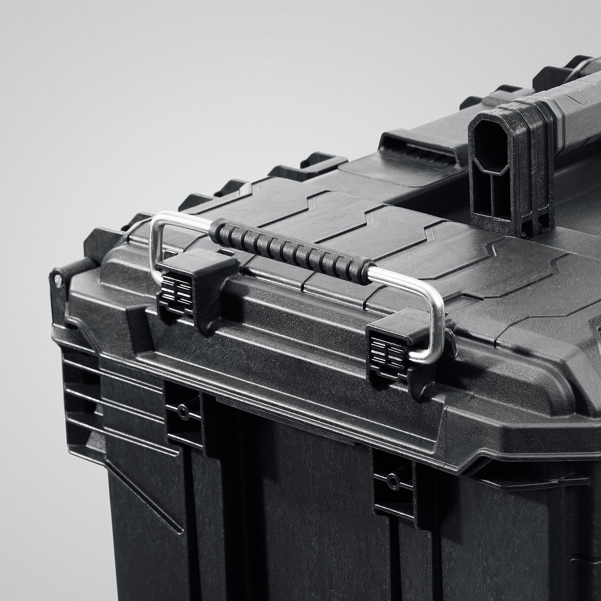 KETER ROC PRO GEAR 2.0 (22″) пластиковый ящик с крышкой (38371)