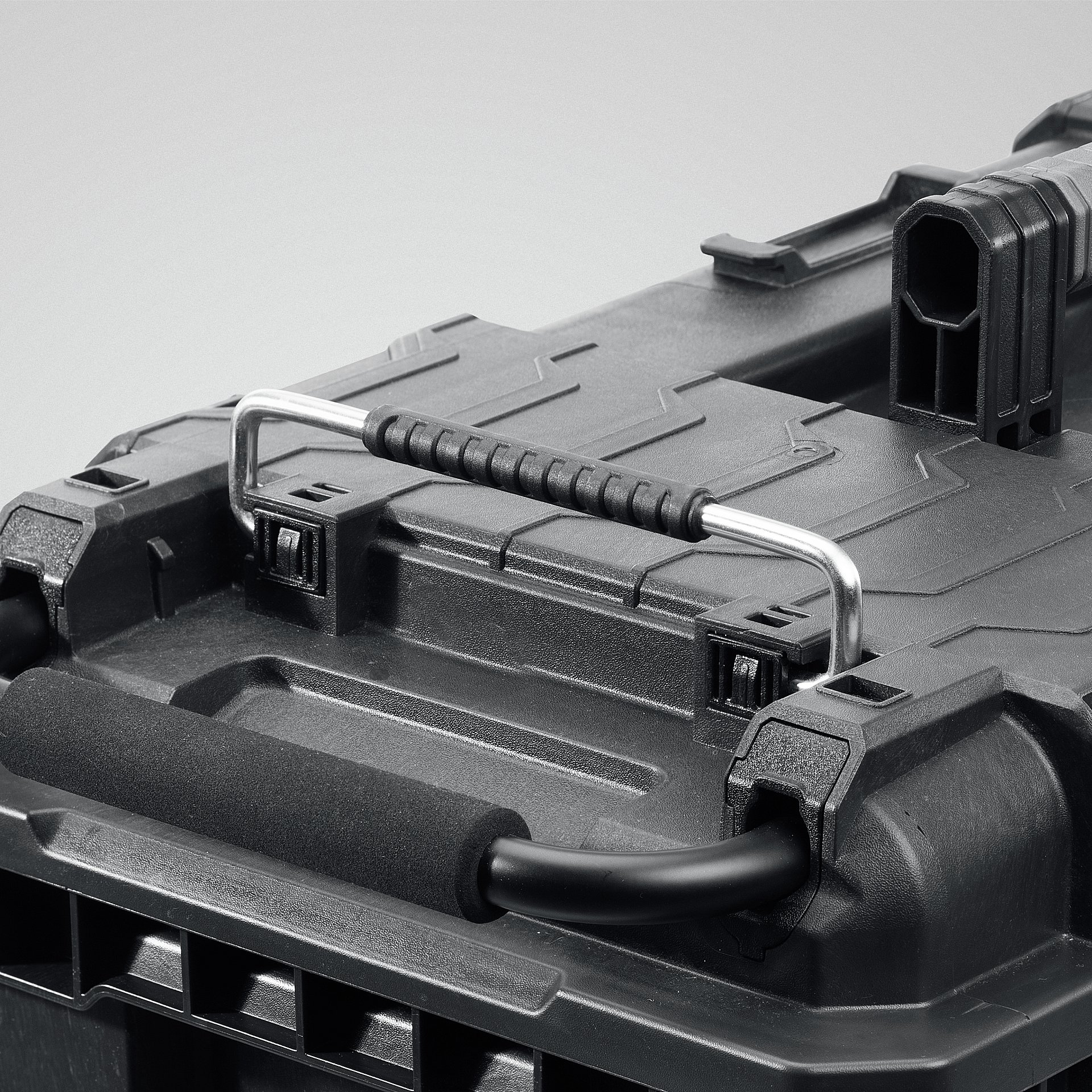 KETER ROC PRO GEAR 2.0 (28″) пластиковый ящик-тележка на колесах (38375)