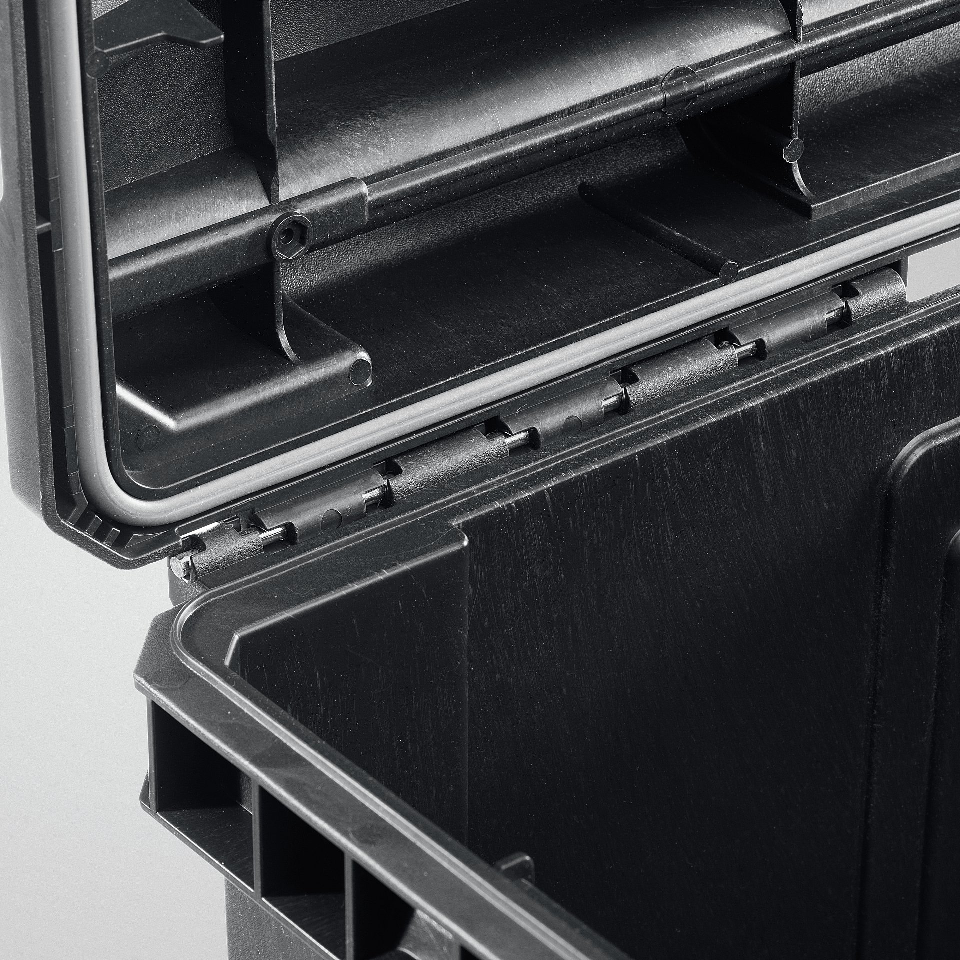 KETER ROC PRO GEAR 2.0 (28″) пластиковый ящик-тележка на колесах (38375)