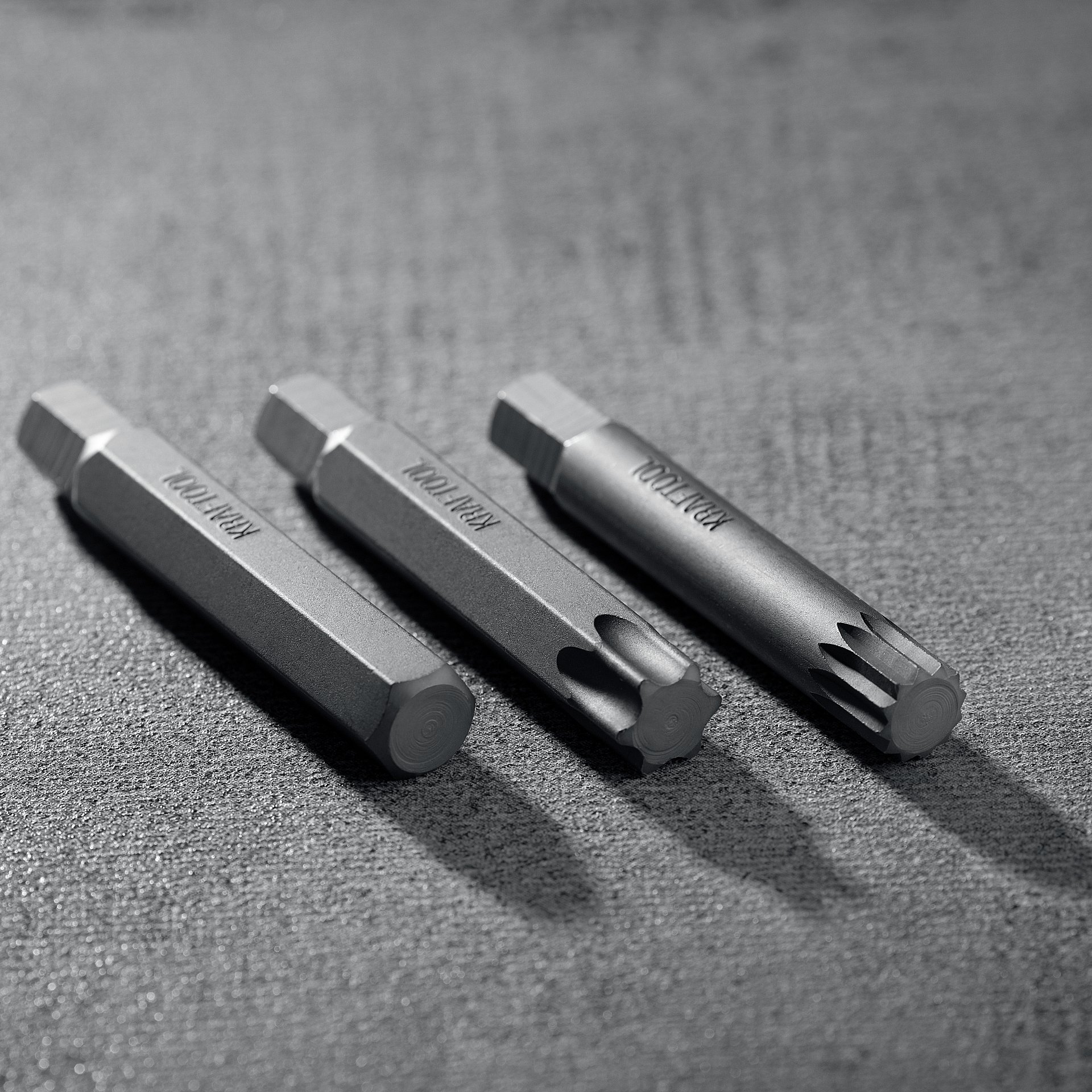 KRAFTOOL THS-42, 42 шт (HEX, TX, SPLINE) хвостовик 10 мм под квадрат 1/2″ набор специальных бит (26554)