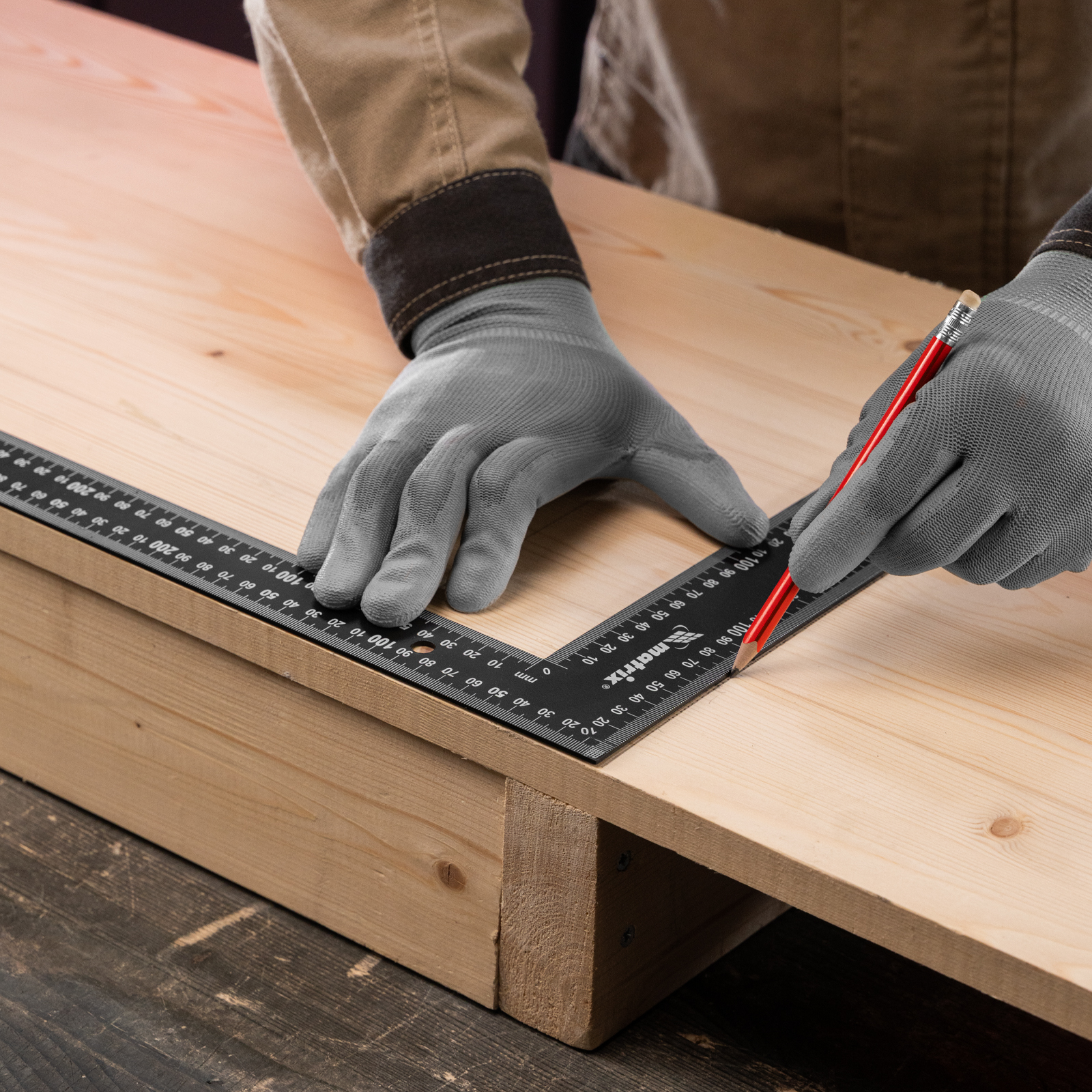 Угольник, 400 х 600 мм, цельнометаллический Matrix