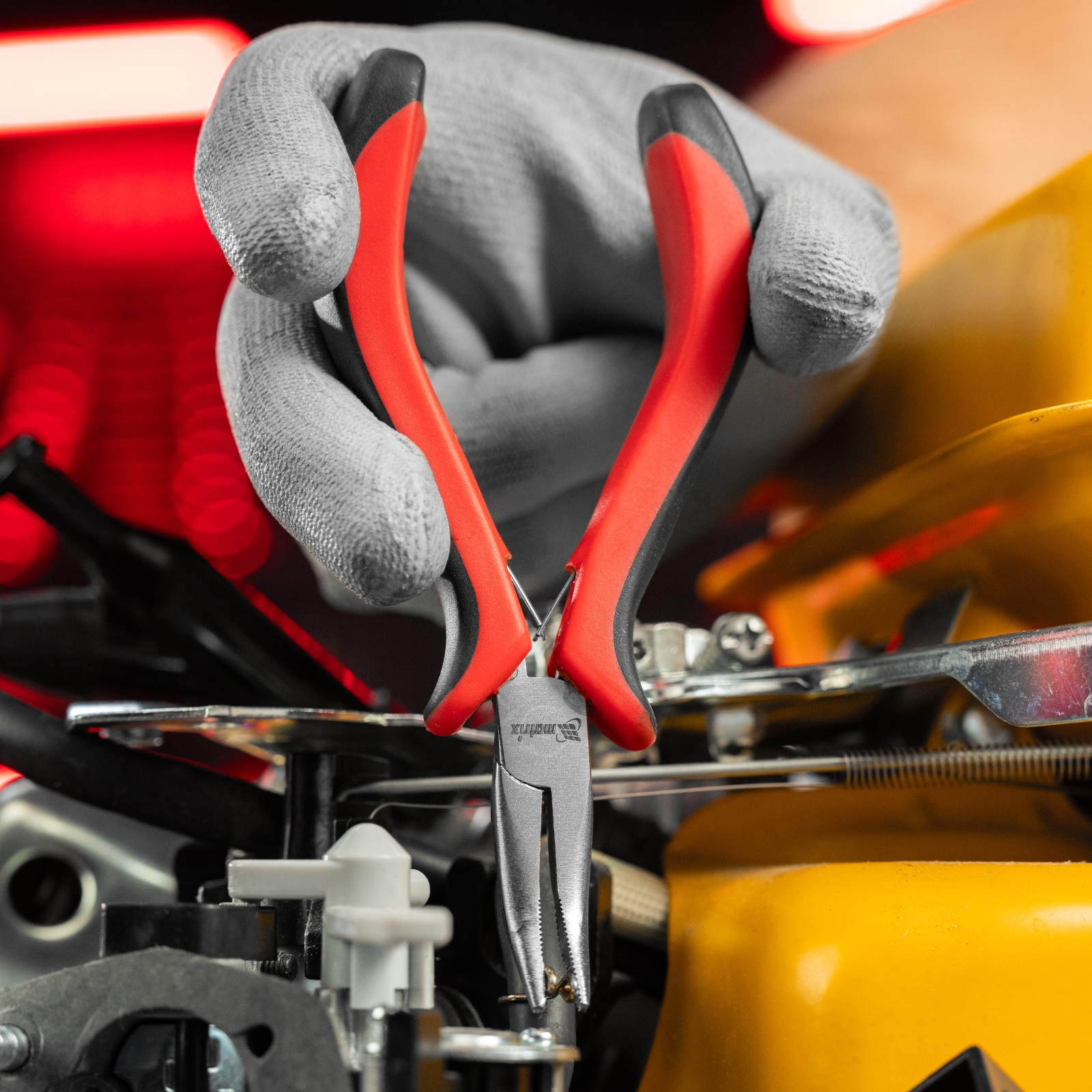 Длинногубцы изогнутые Mini, 130 мм, никелированные, авторазжим, двухкомпонентные рукоятки Matrix