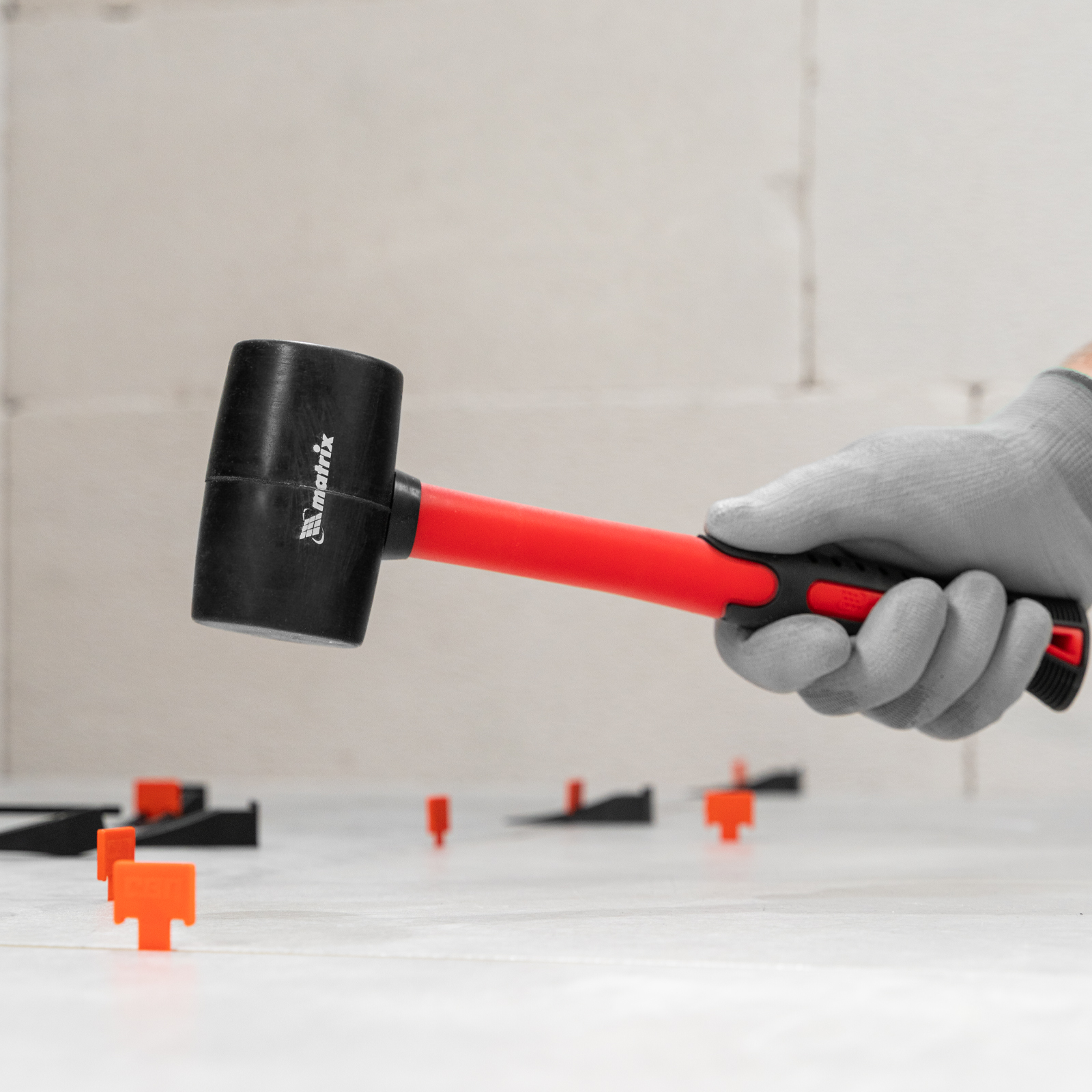 Киянка резиновая, 225 г, черная резина, фибергласовая рукоятка Matrix