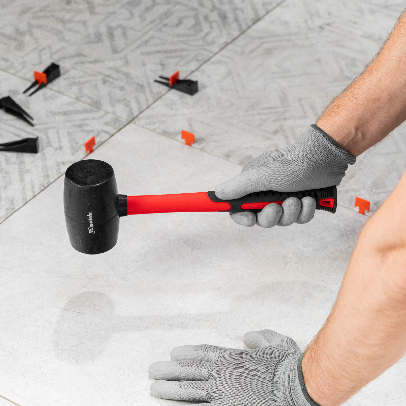 Киянка резиновая, 450 г, черная резина, фибергласовая рукоятка Matrix