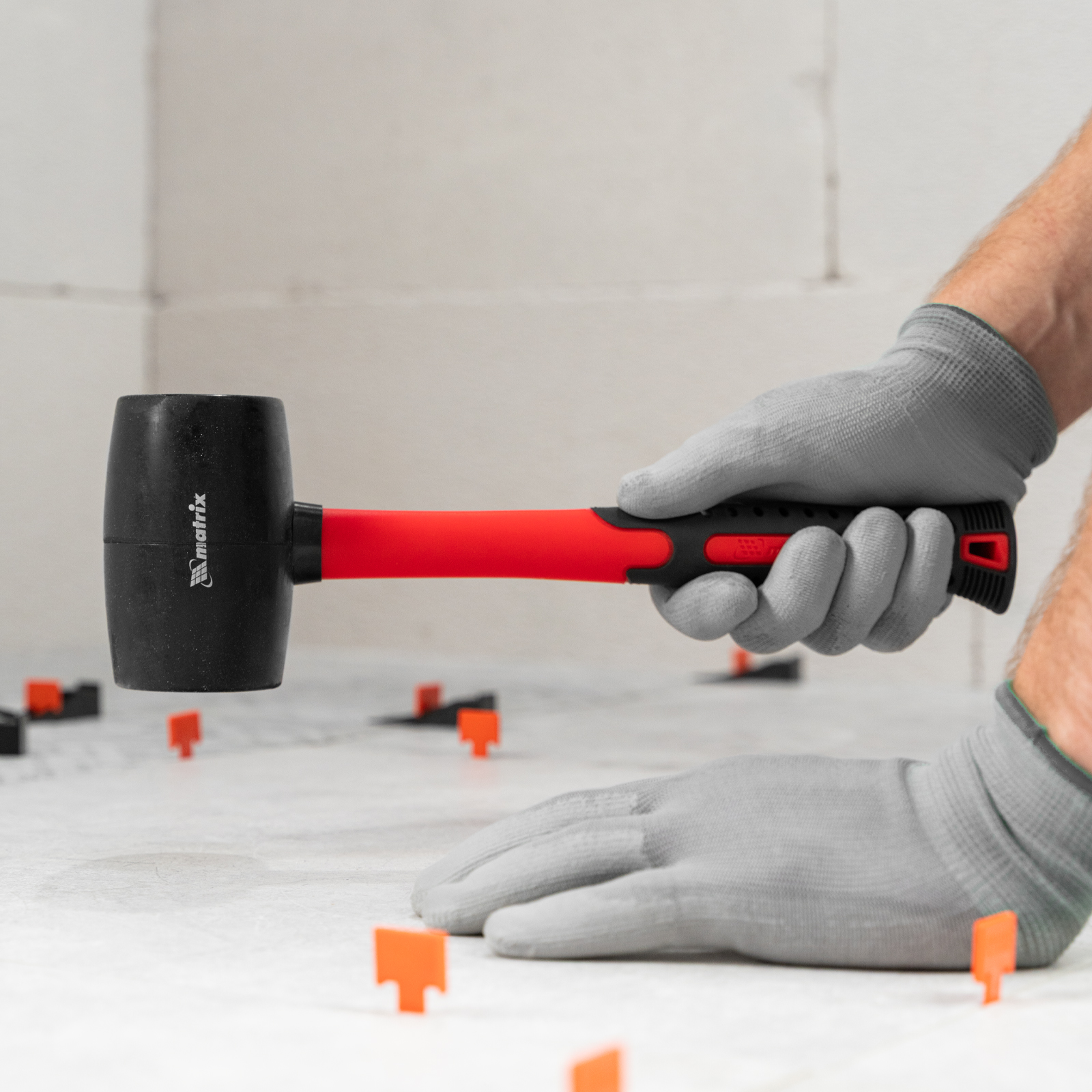 Киянка резиновая, 450 г, черная резина, фибергласовая рукоятка Matrix