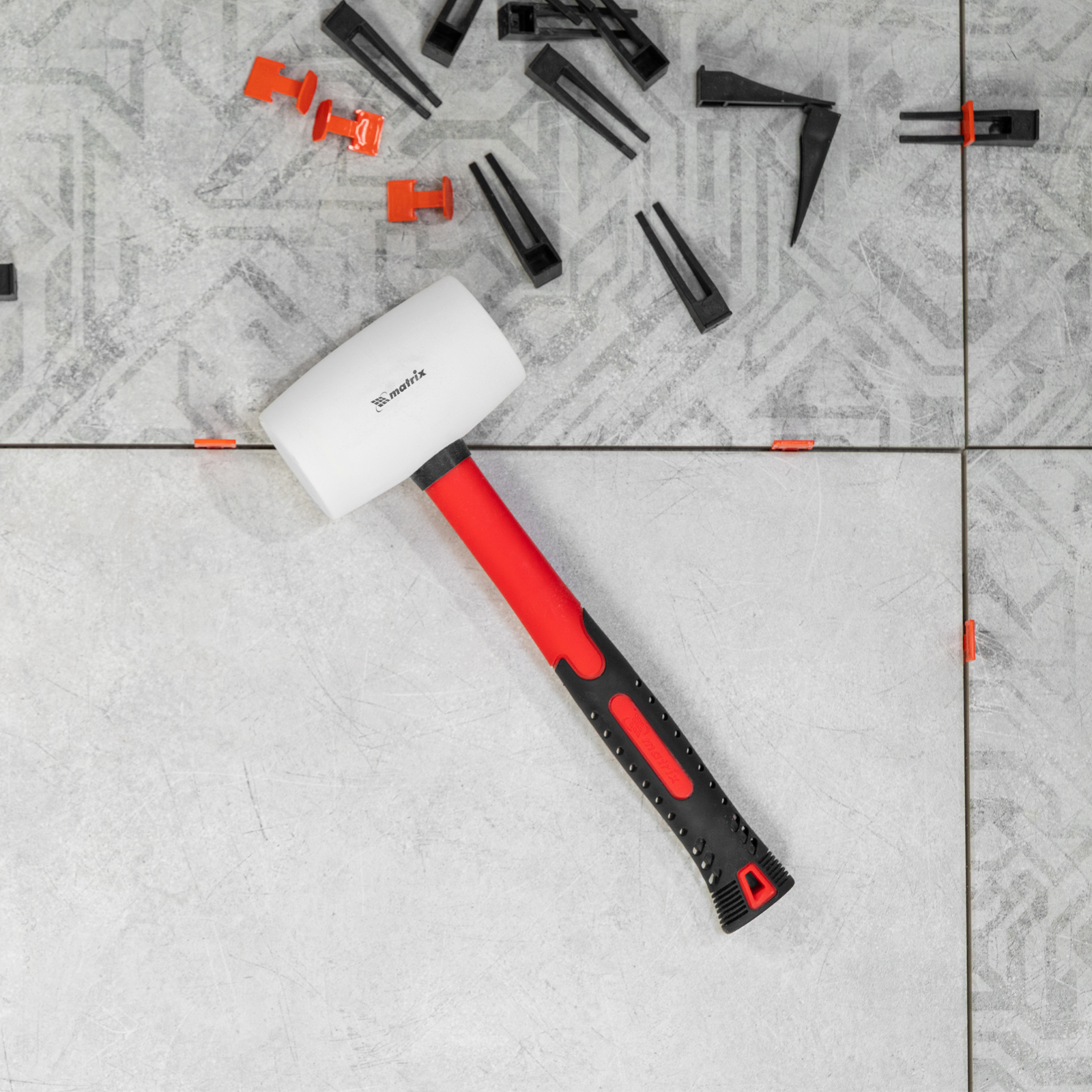 Киянка резиновая, 680 г, белая резина, фибергласовая рукоятка Matrix