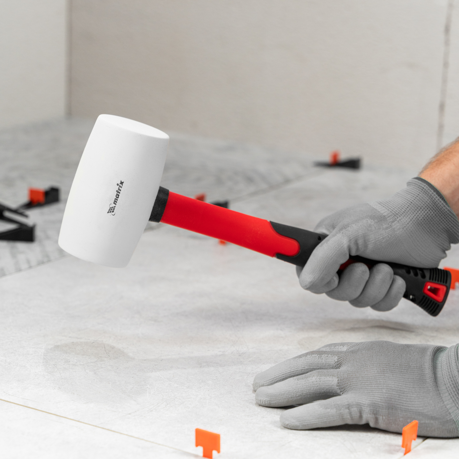 Киянка резиновая, 680 г, белая резина, фибергласовая рукоятка Matrix