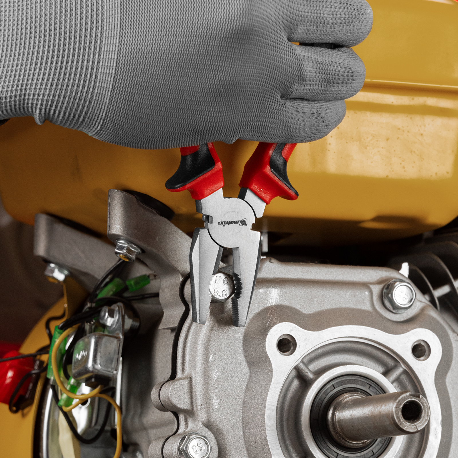 Плоскогубцы Nickel, 160 мм, никелированные, двухкомпонентные рукоятки Matrix