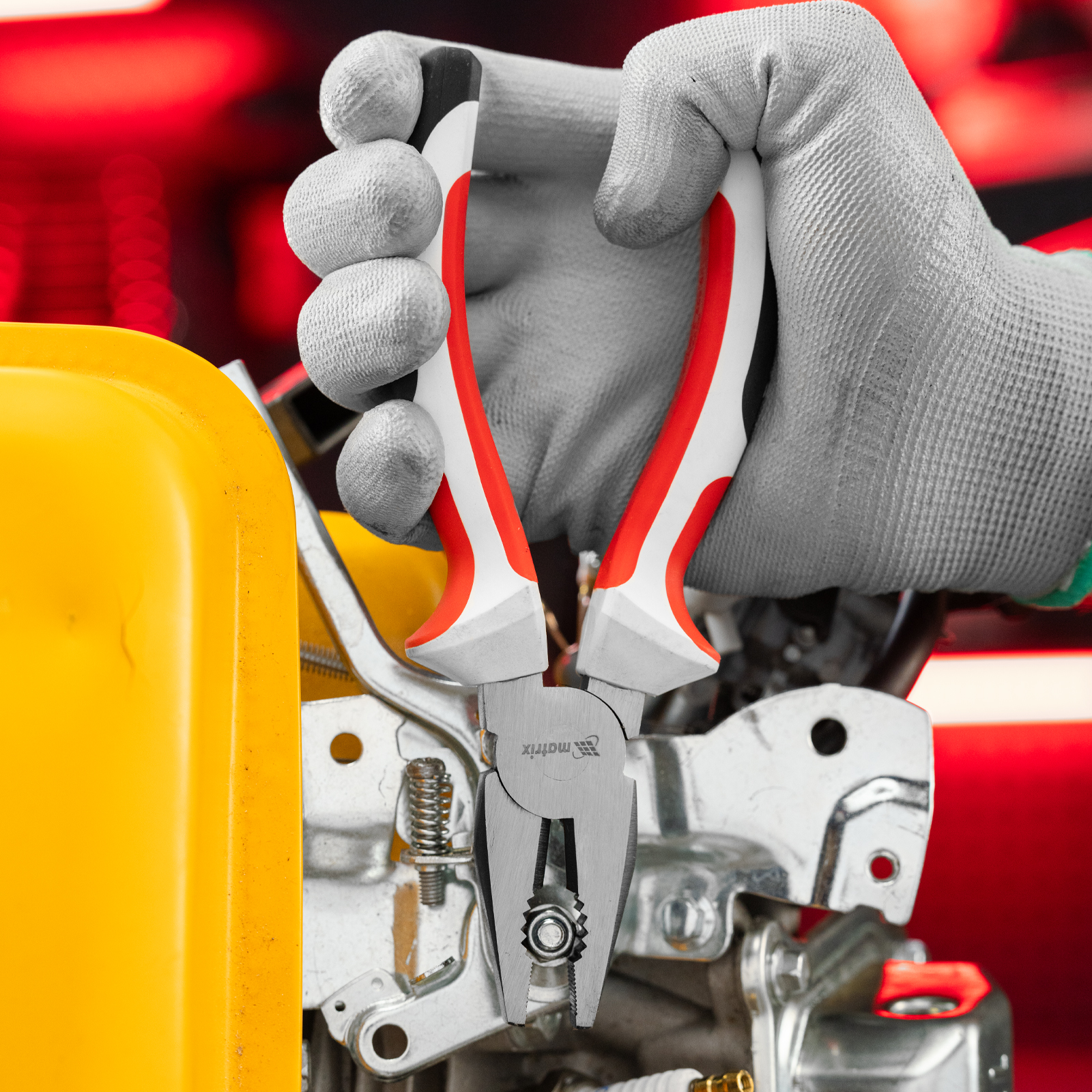 Плоскогубцы Premium, 200 мм, трехкомпонентные рукоятки Matrix