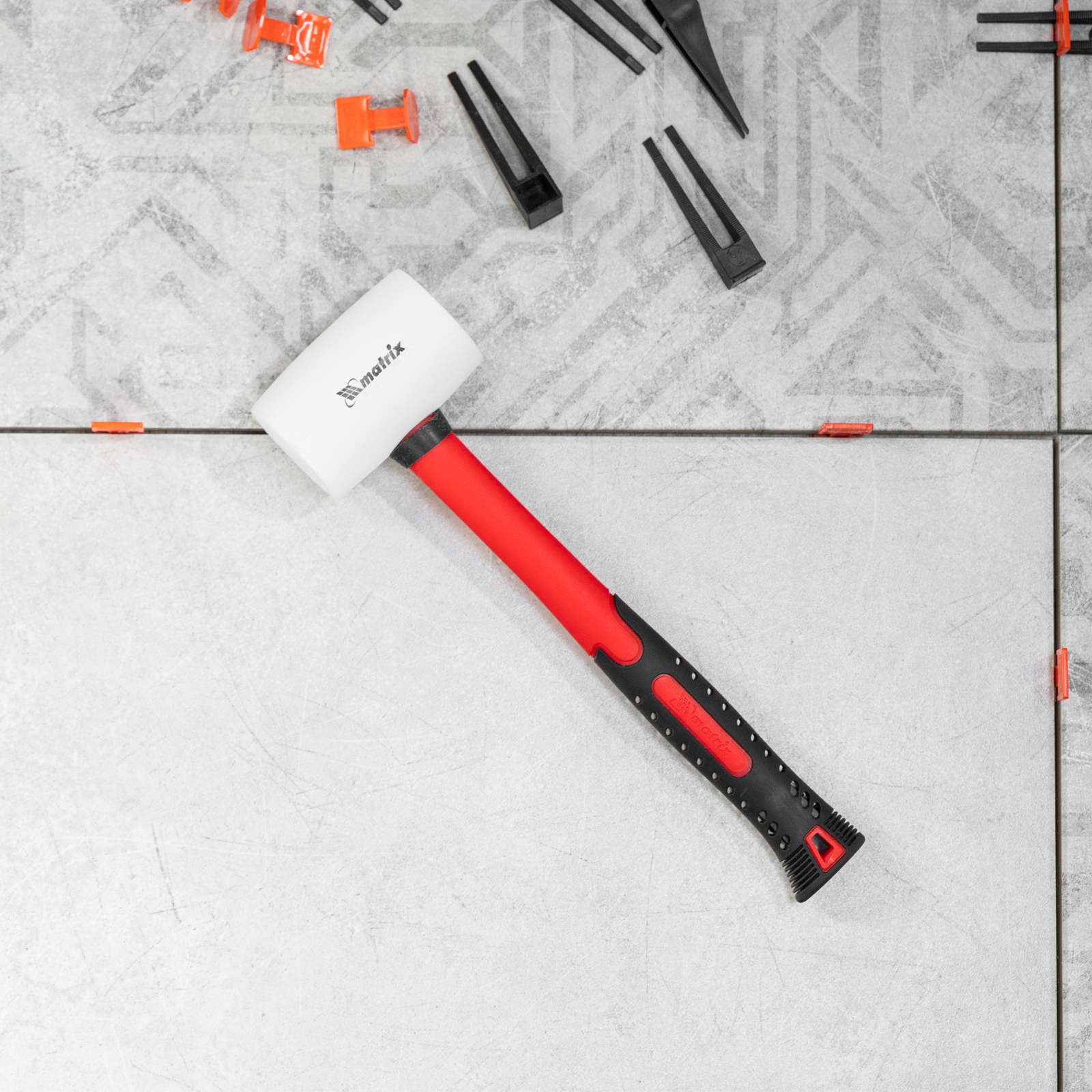 Киянка резиновая, 225 г, белая резина, фибергласовая рукоятка Matrix