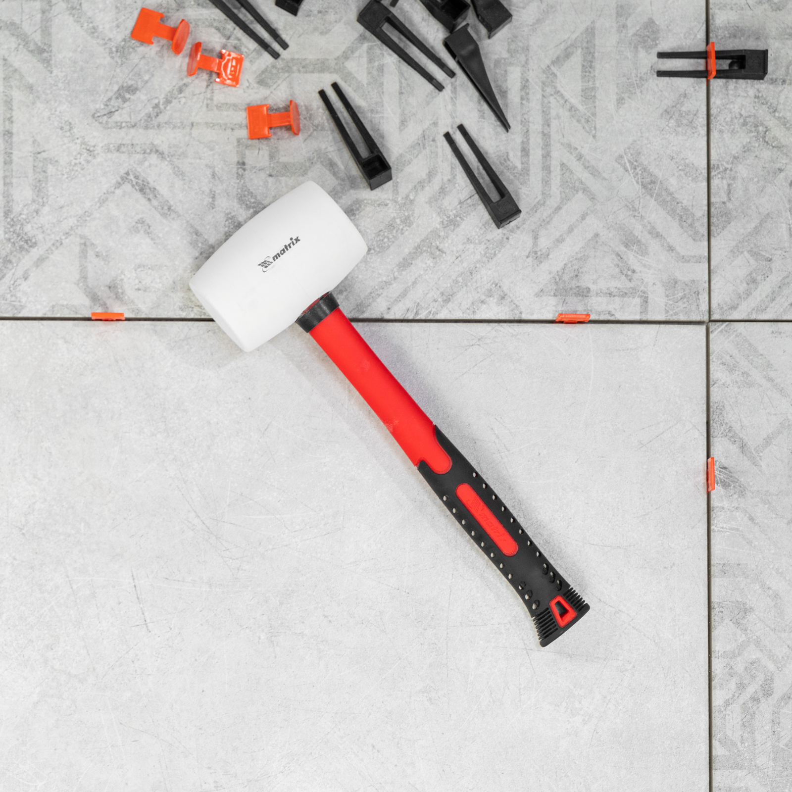 Киянка резиновая, 450 г, белая резина, фибергласовая рукоятка Matrix