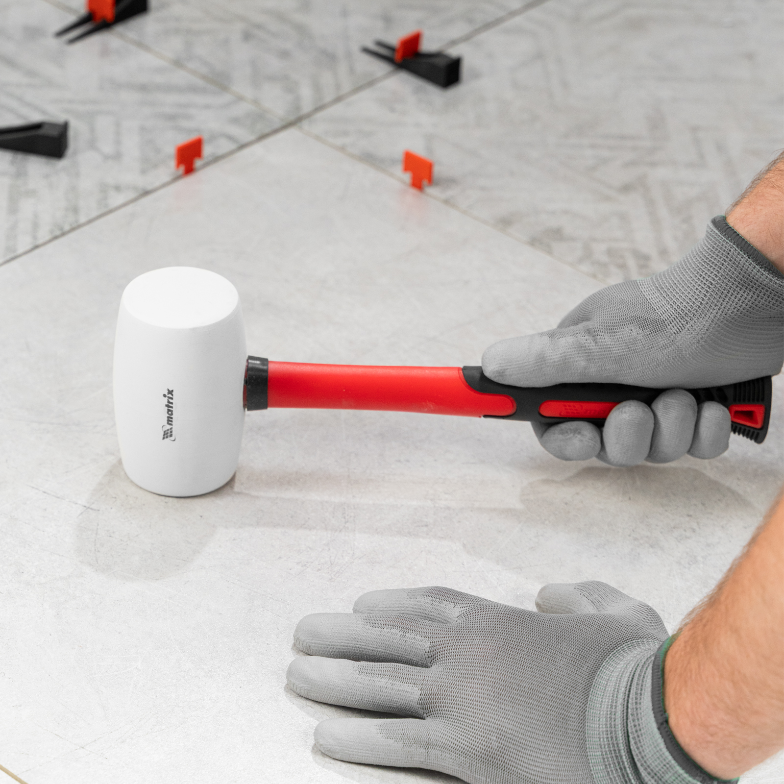 Киянка резиновая, 450 г, белая резина, фибергласовая рукоятка Matrix