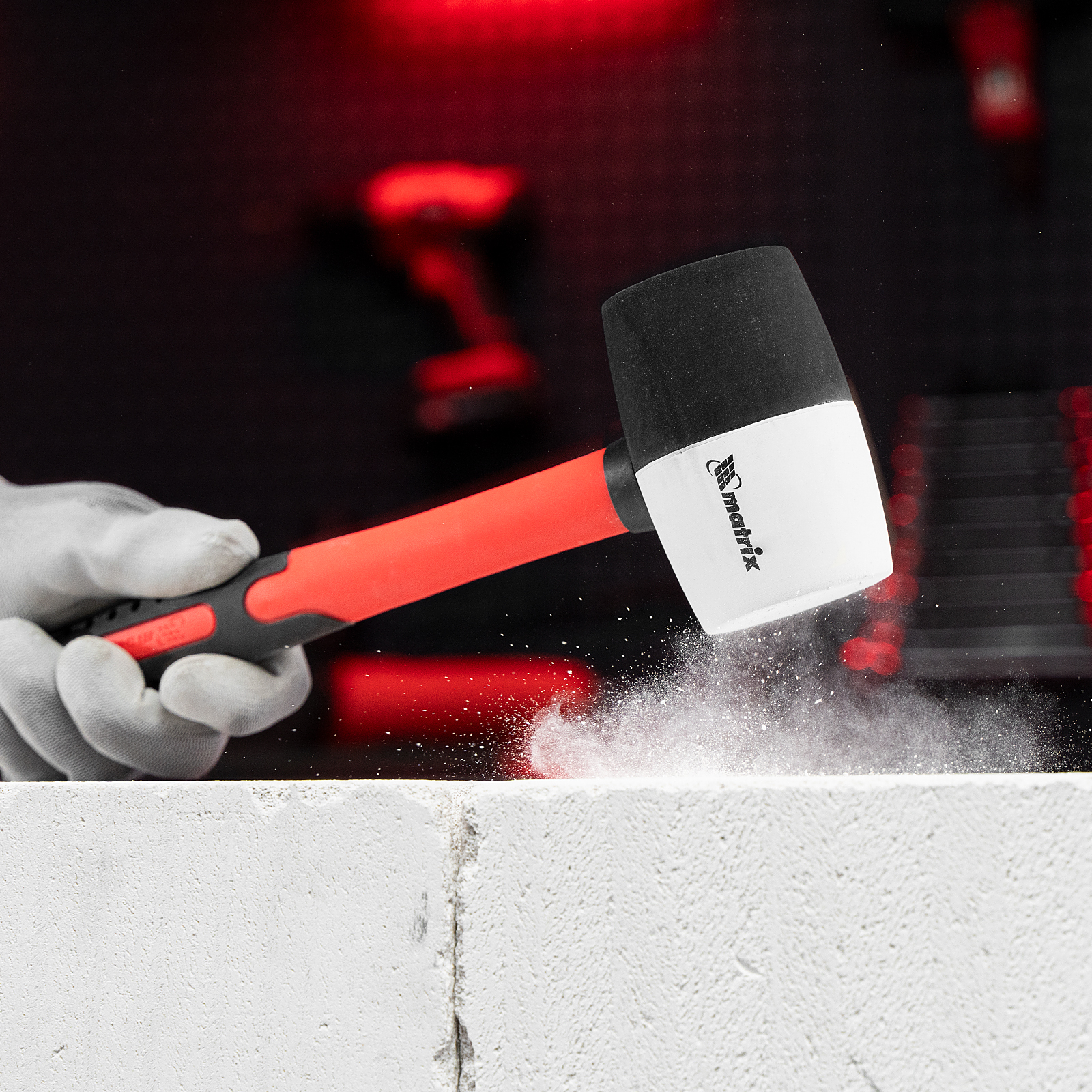 Киянка резиновая, 450 г, черно-белая резина, фибергласовая рукоятка Matrix