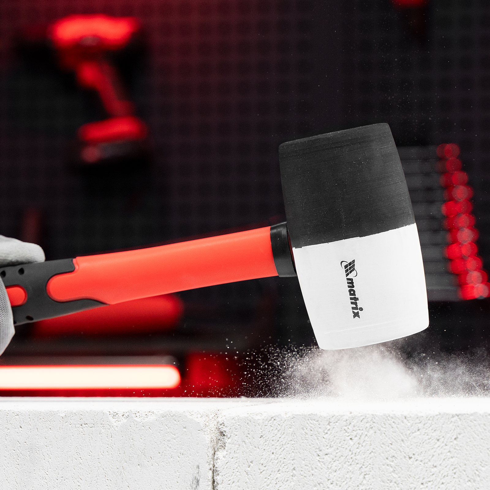 Киянка резиновая, 680 г, черно-белая резина, фибергласовая рукоятка Matrix